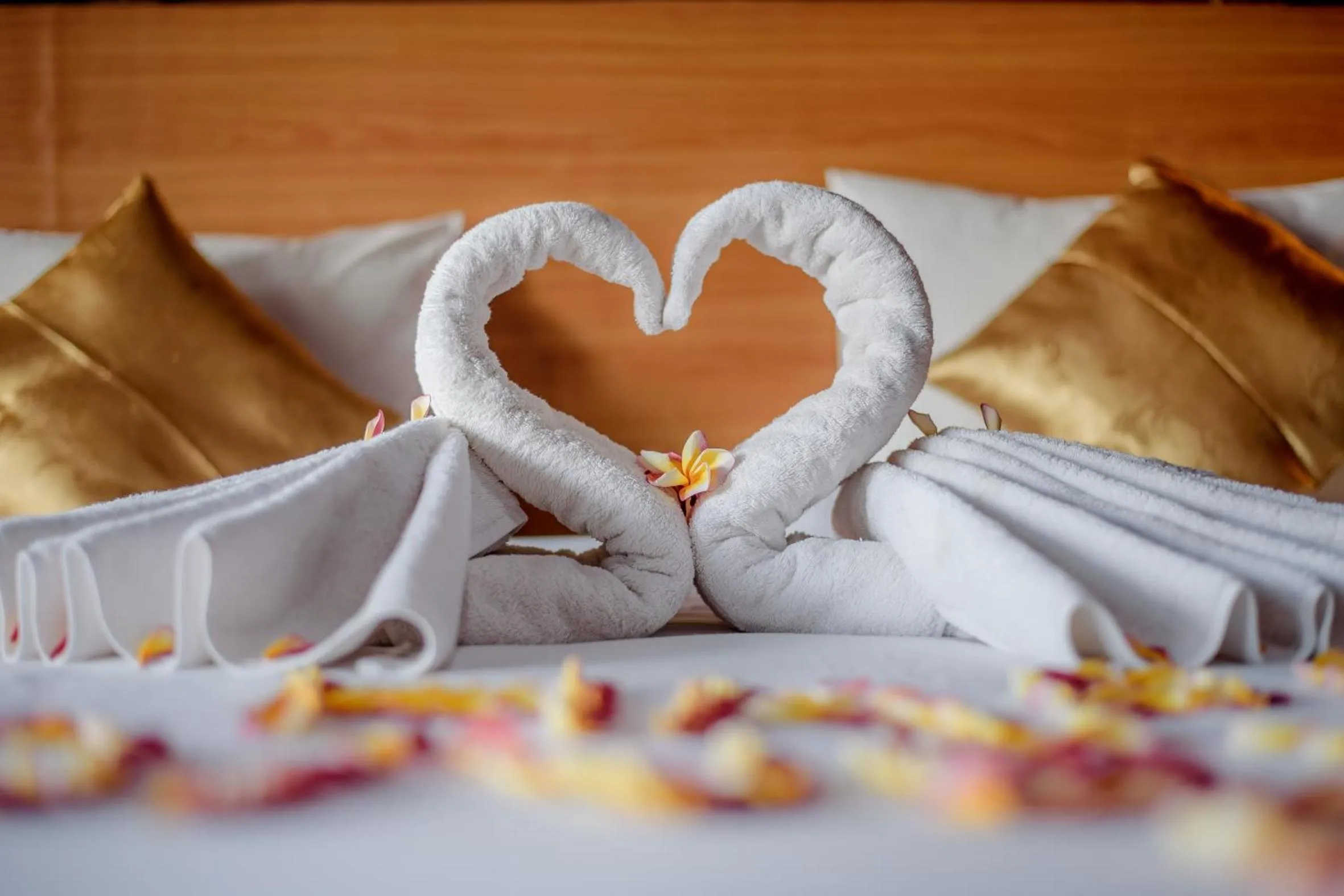 Bedroom, Bed in The Granyam Garden Cottage