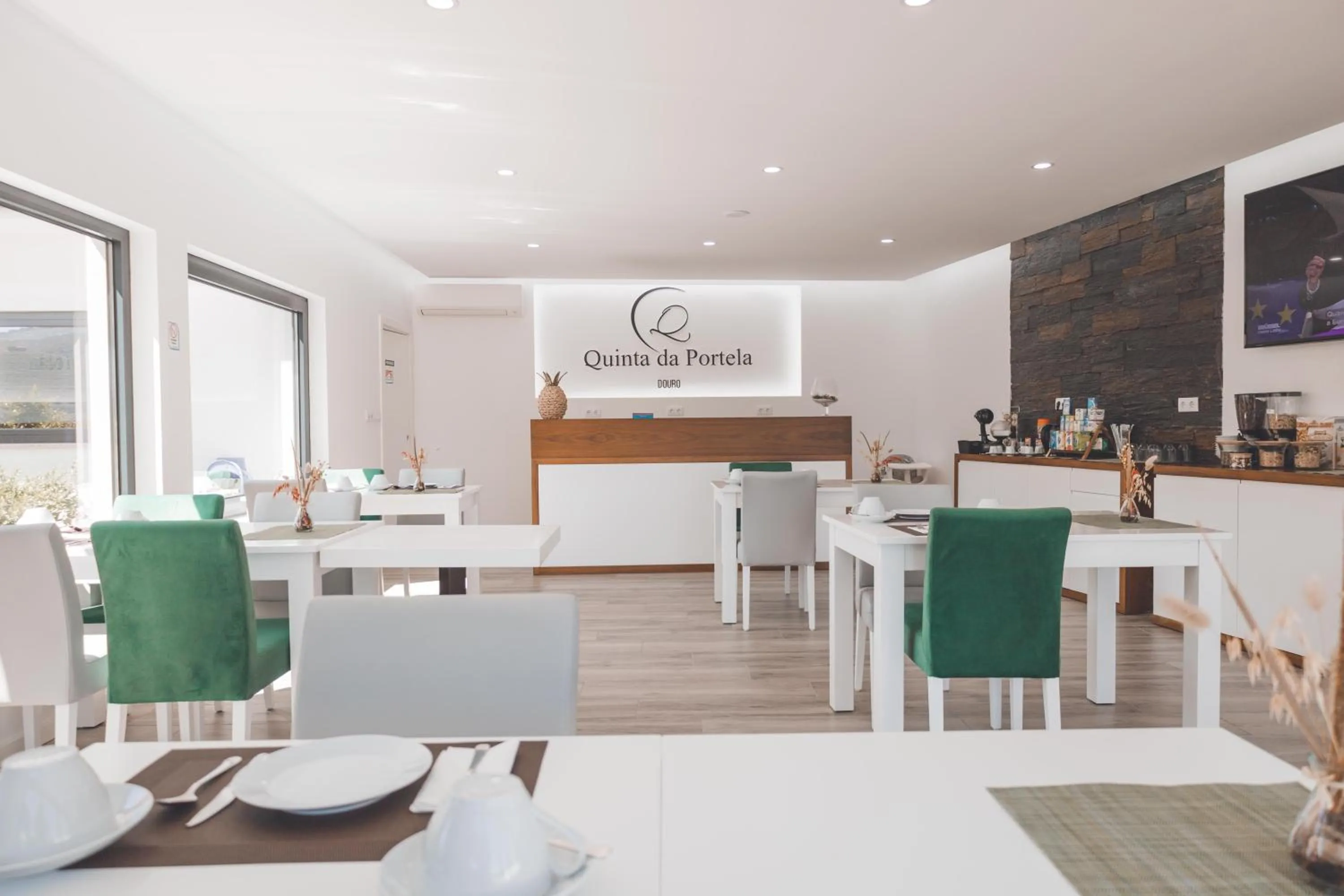 Dining area in Quinta da Portela Douro