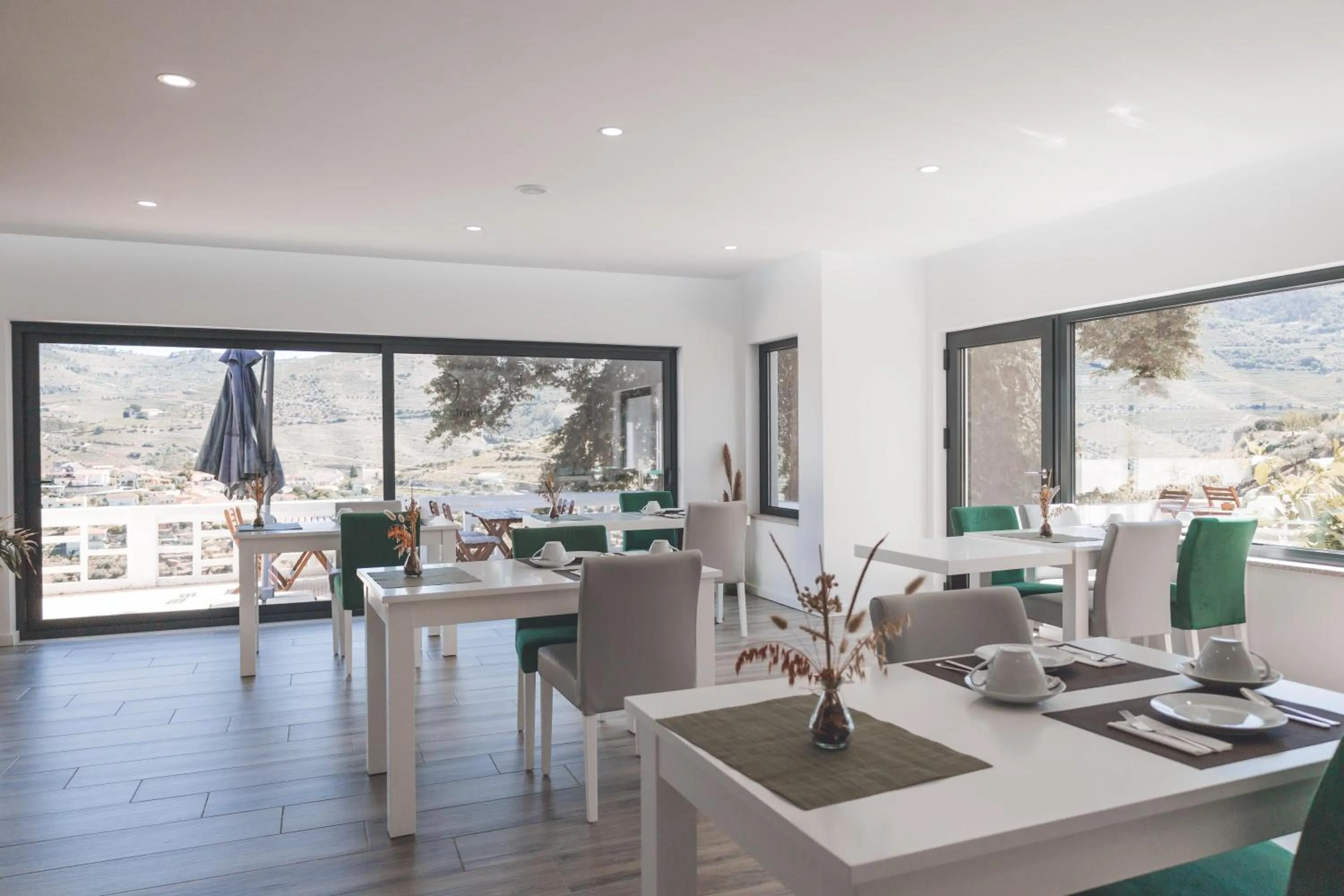 Communal lounge/ TV room in Quinta da Portela Douro