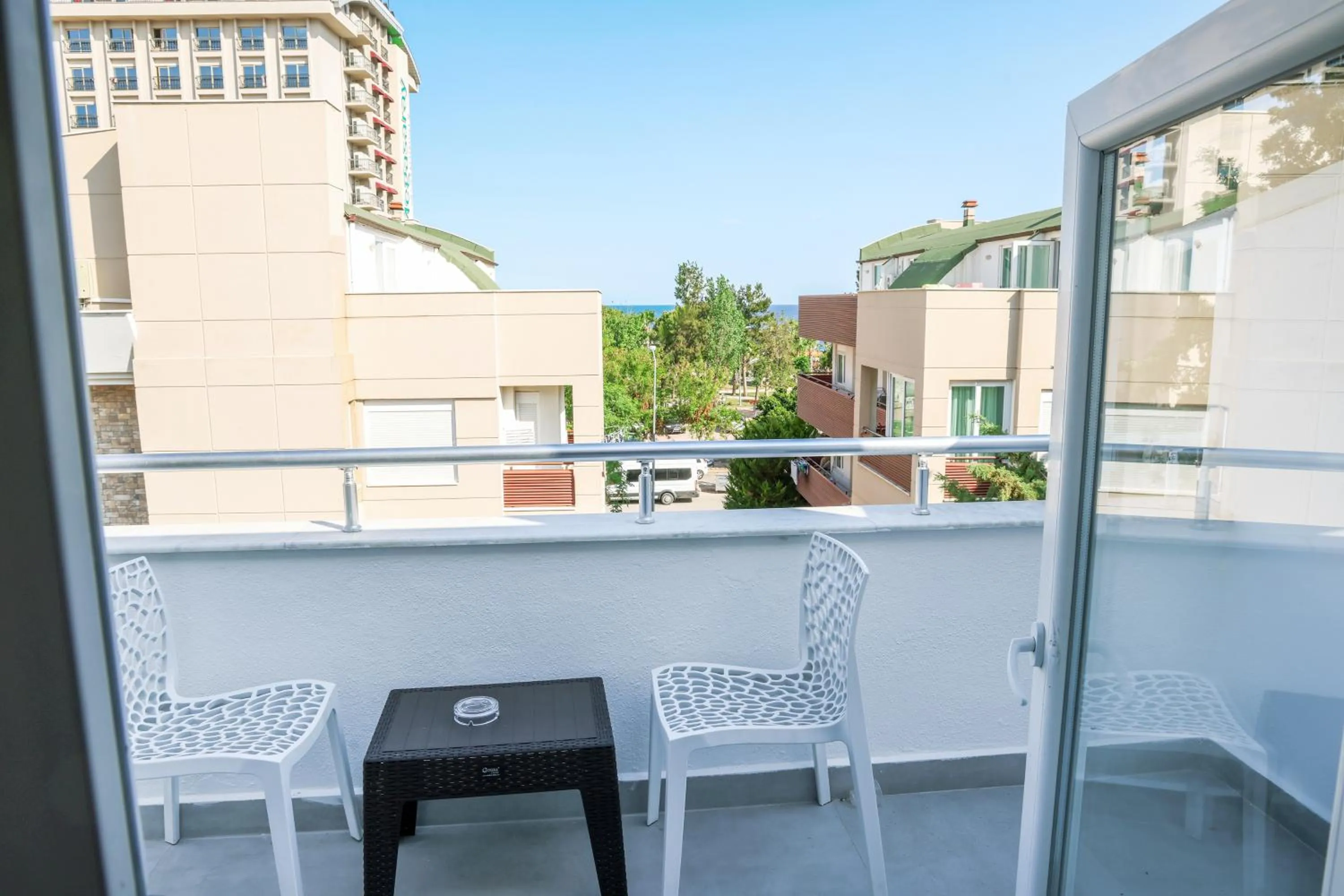 Balcony/Terrace in mustang suite hotel