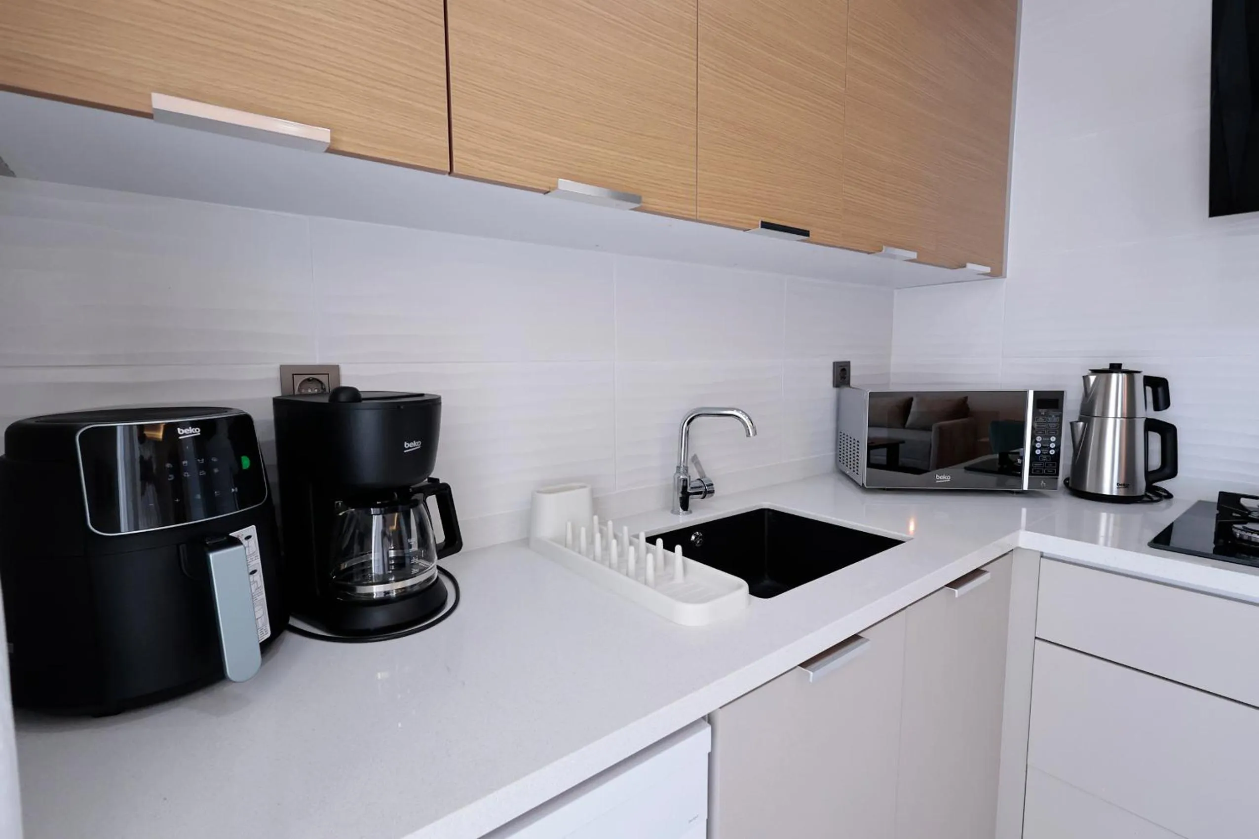 kitchen in mustang suite hotel