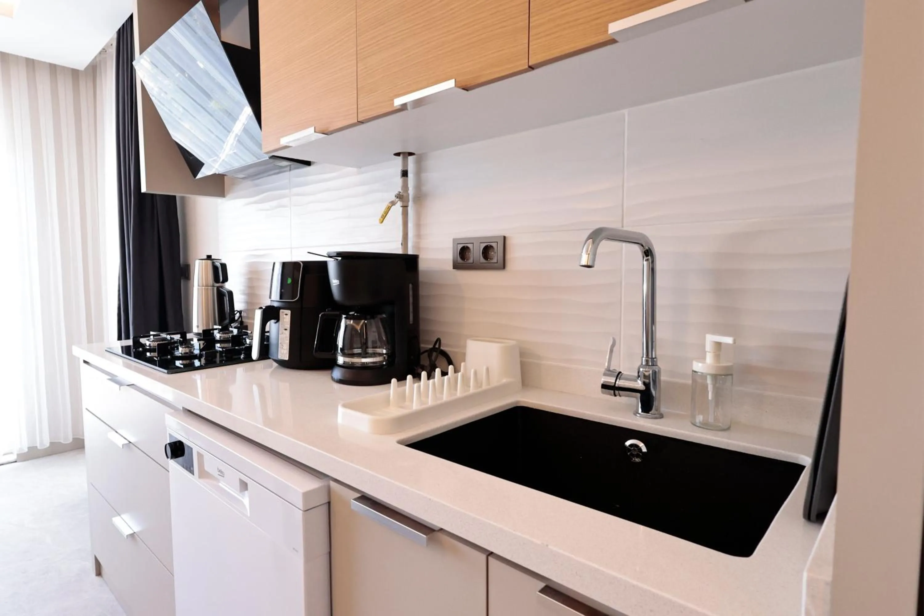 kitchen in mustang suite hotel