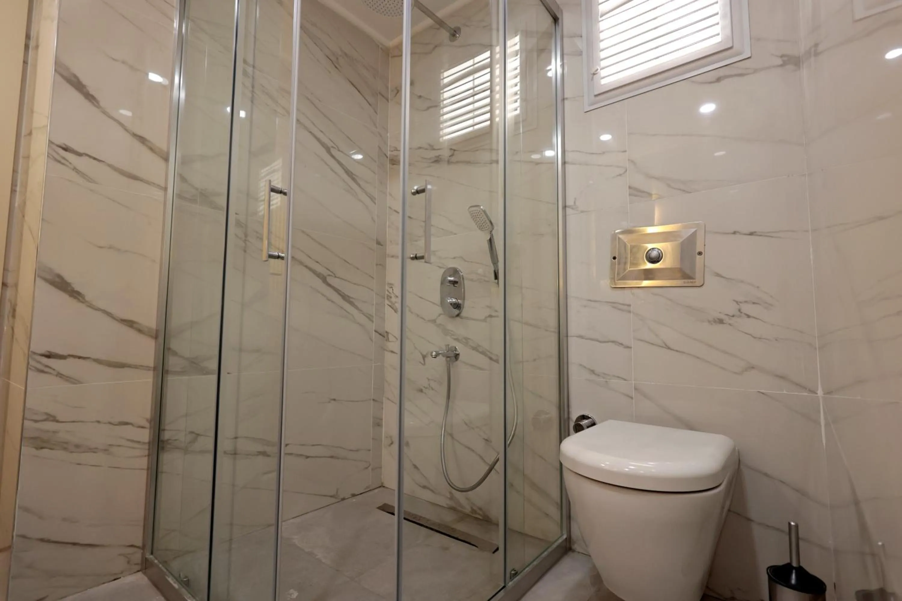 Bathroom in mustang suite hotel