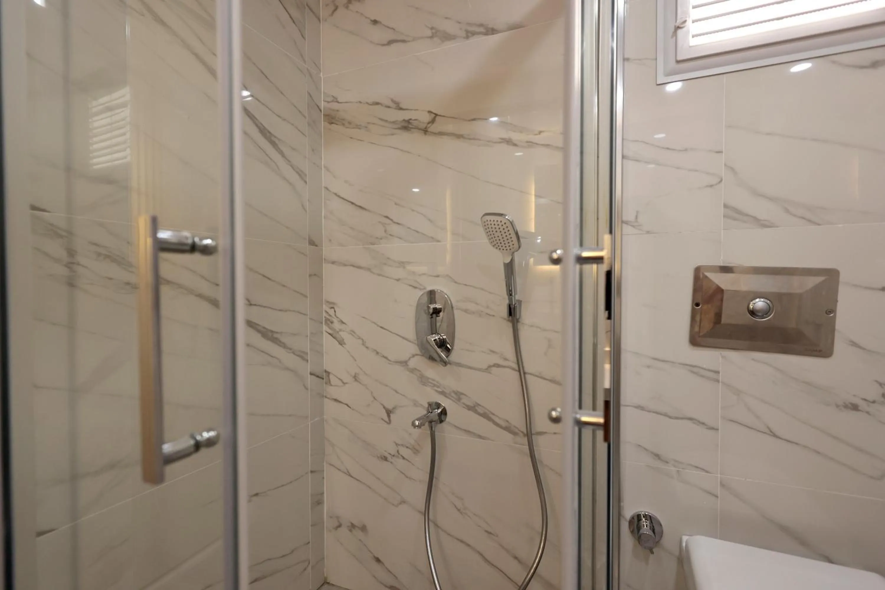 Bathroom in mustang suite hotel