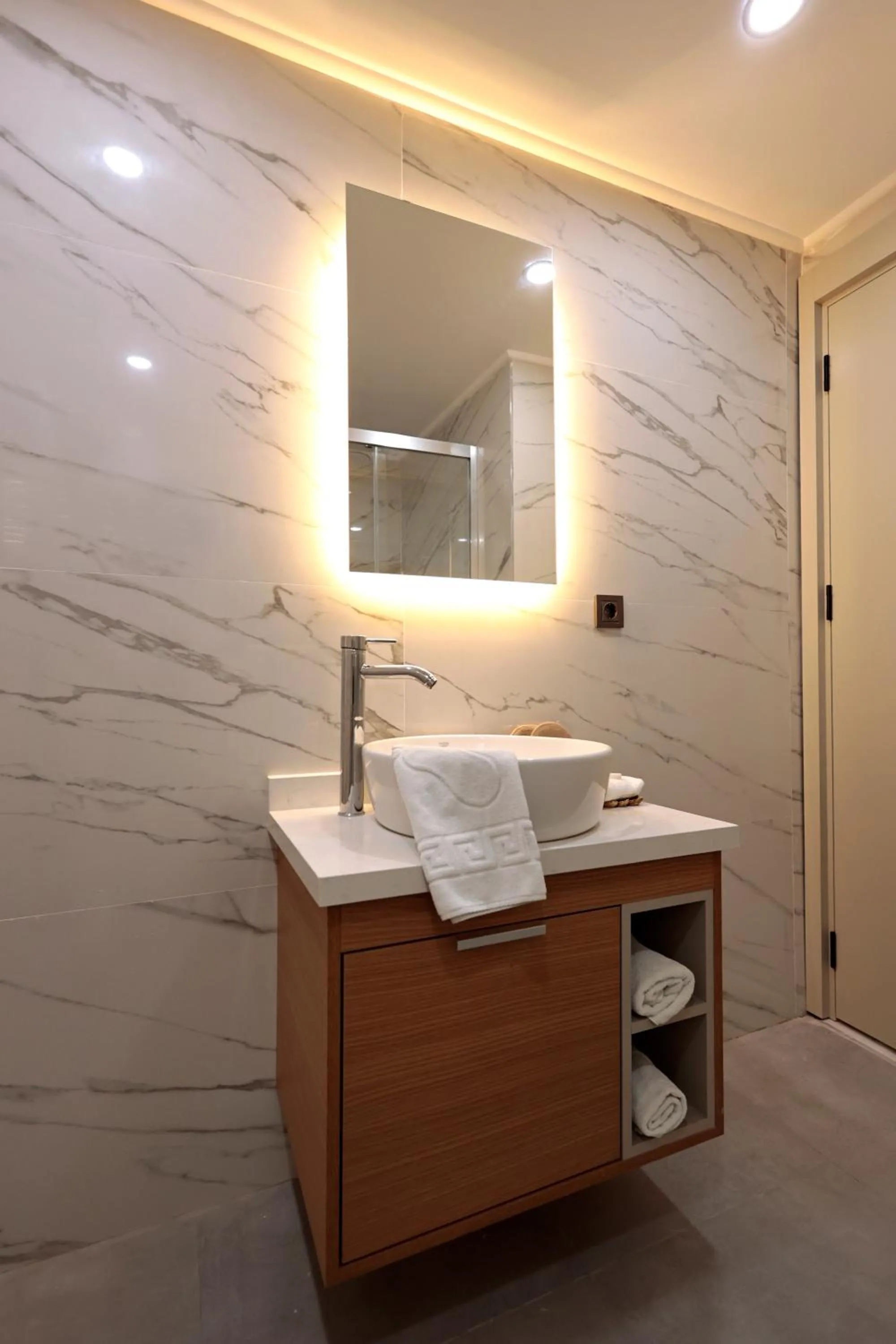 Bathroom in mustang suite hotel