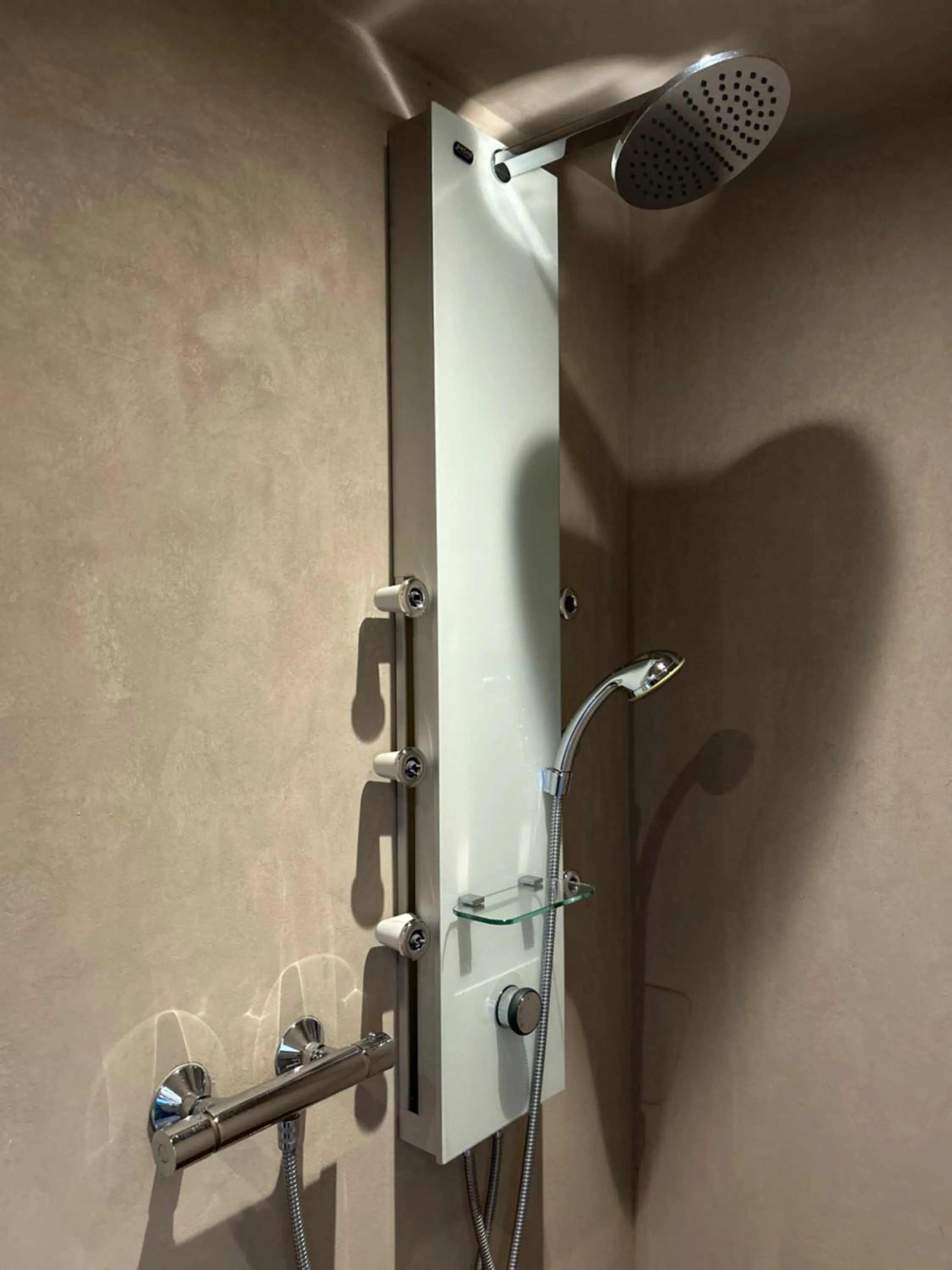 Shower in WohnRaum Gäste- & Boardinghaus