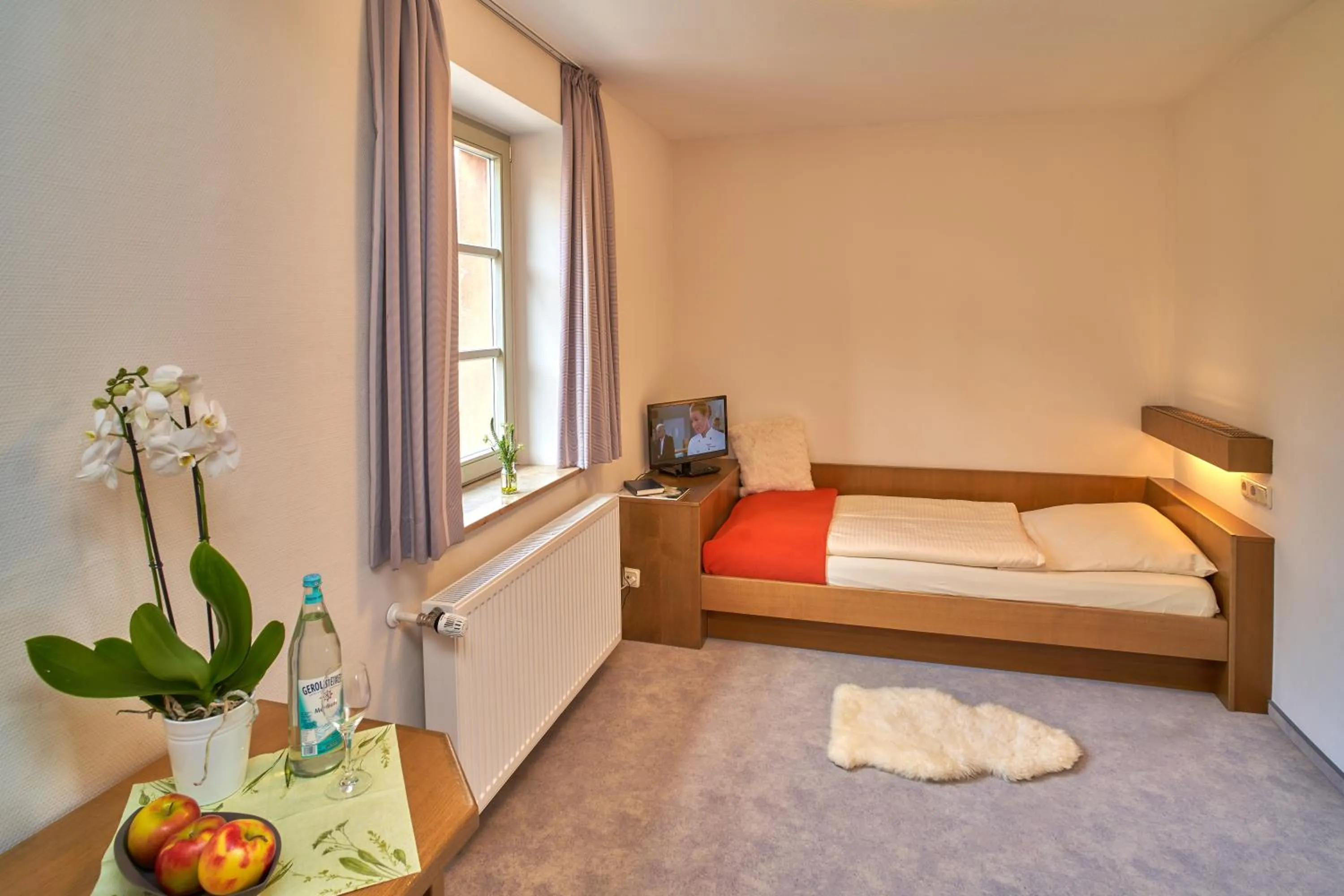 Photo of the whole room, Bed in Ev.Familienferien-und Bildungsstätte Ebernburg
