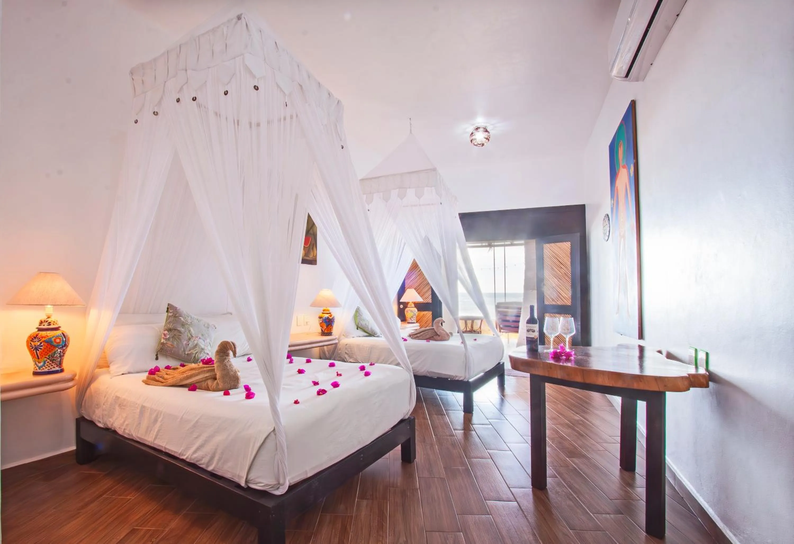 Photo of the whole room, Bed in Posada Buda-Tortuga