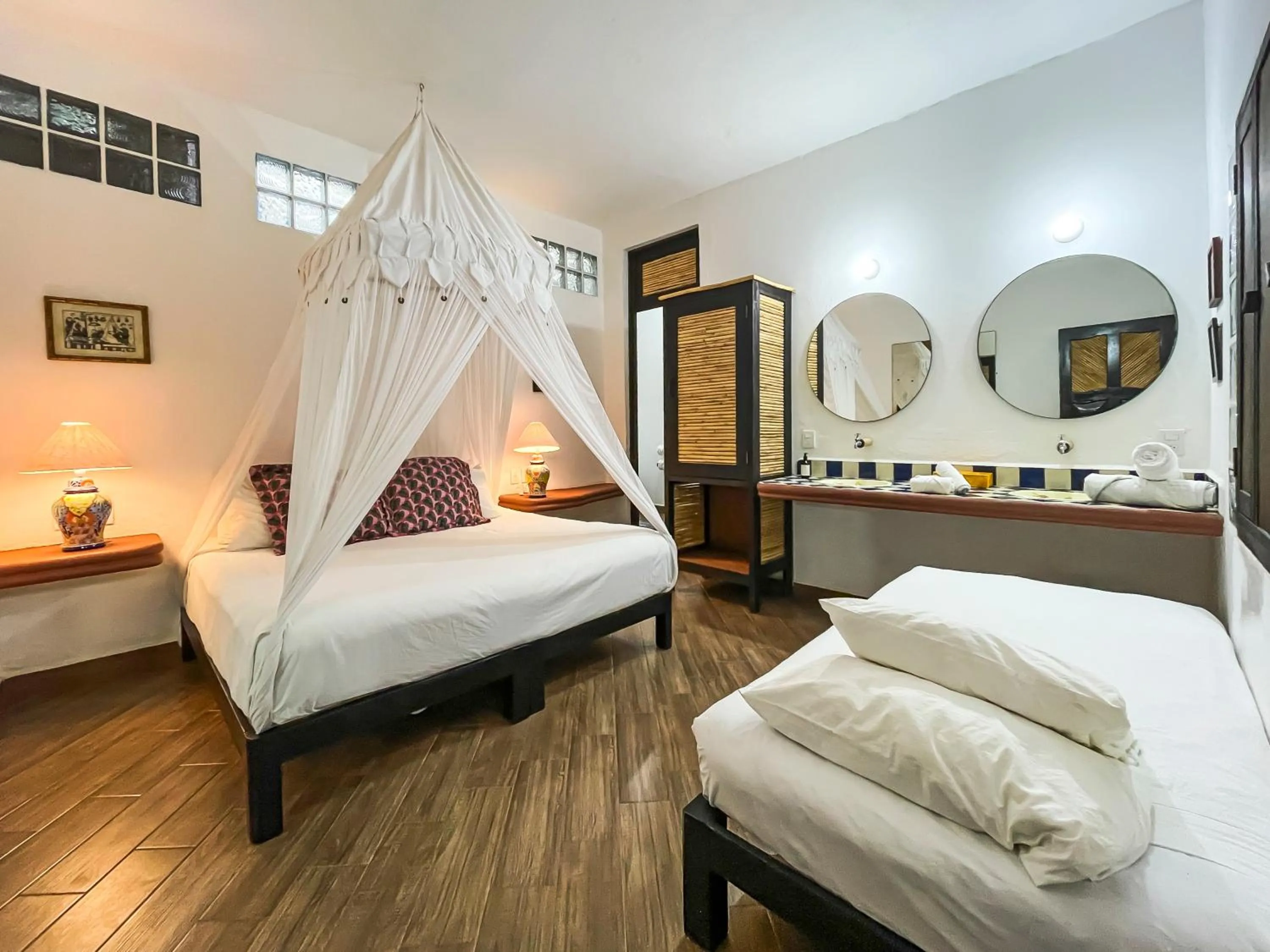 Photo of the whole room, Bed in Posada Buda-Tortuga