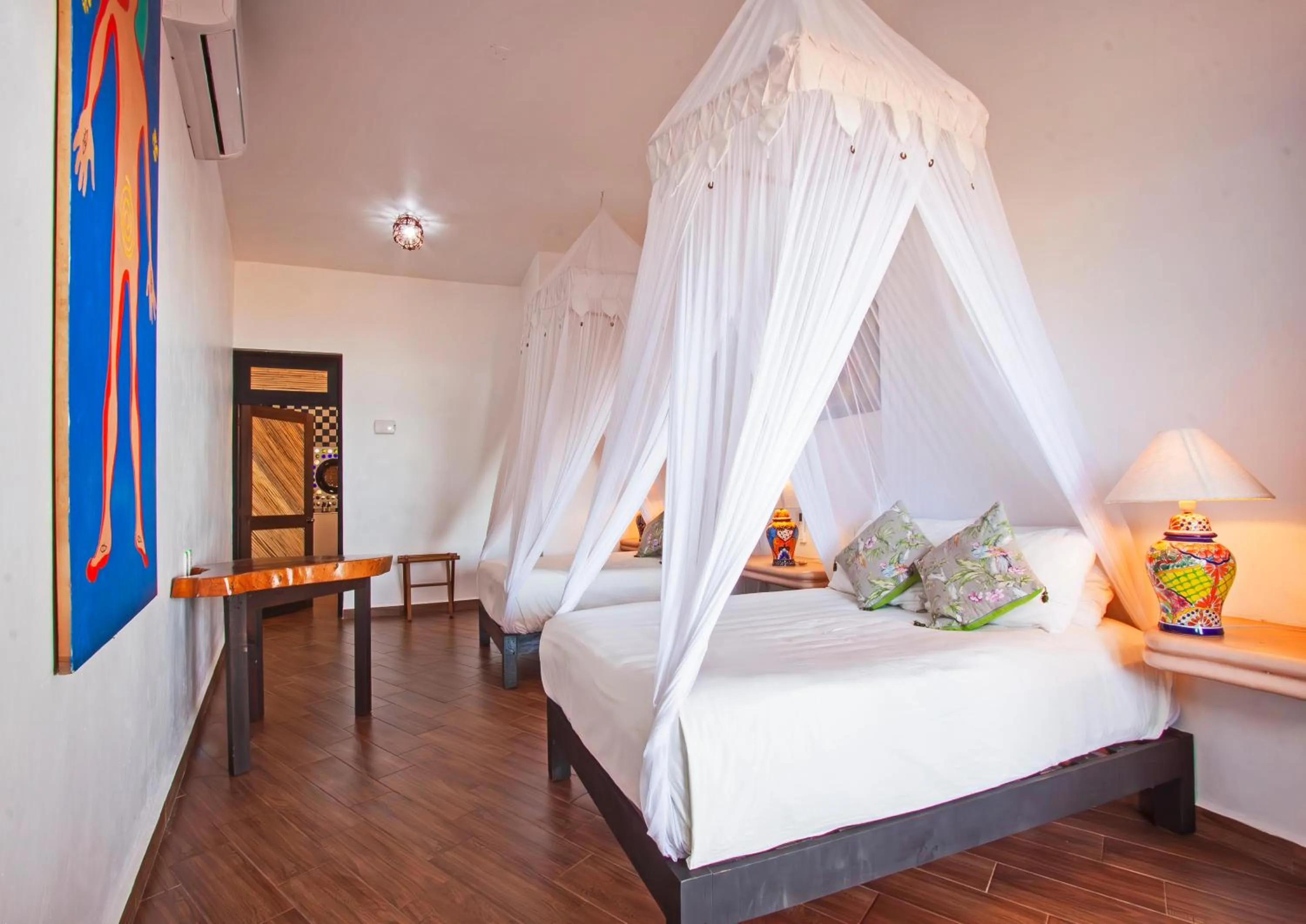 Photo of the whole room, Bed in Posada Buda-Tortuga