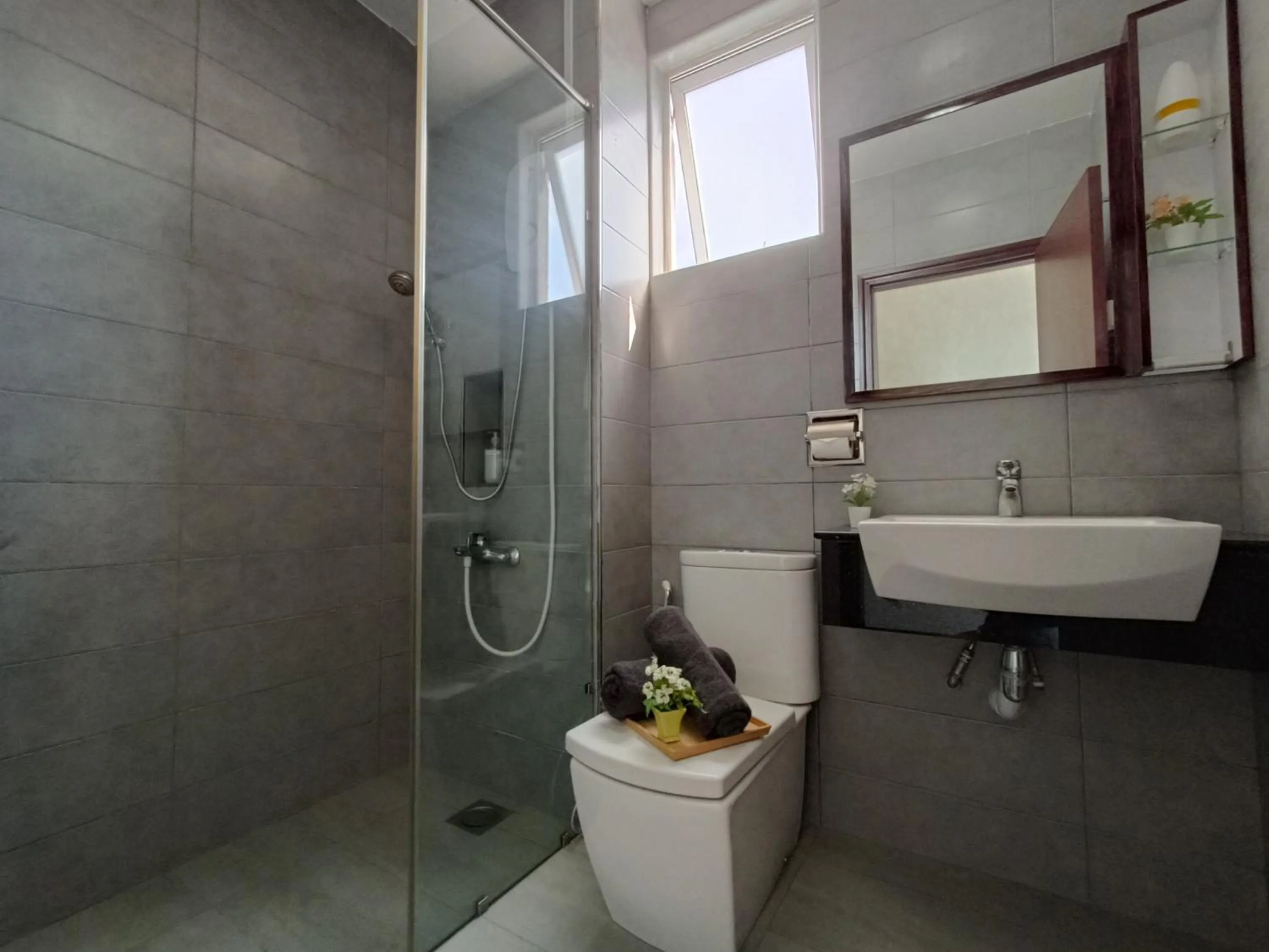 Bathroom in Paragon Suite Homestay by Antlerzone