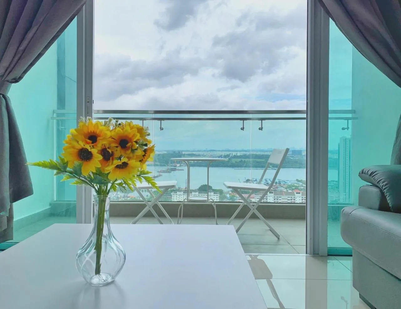 Living room in Paragon Suite Homestay by Antlerzone