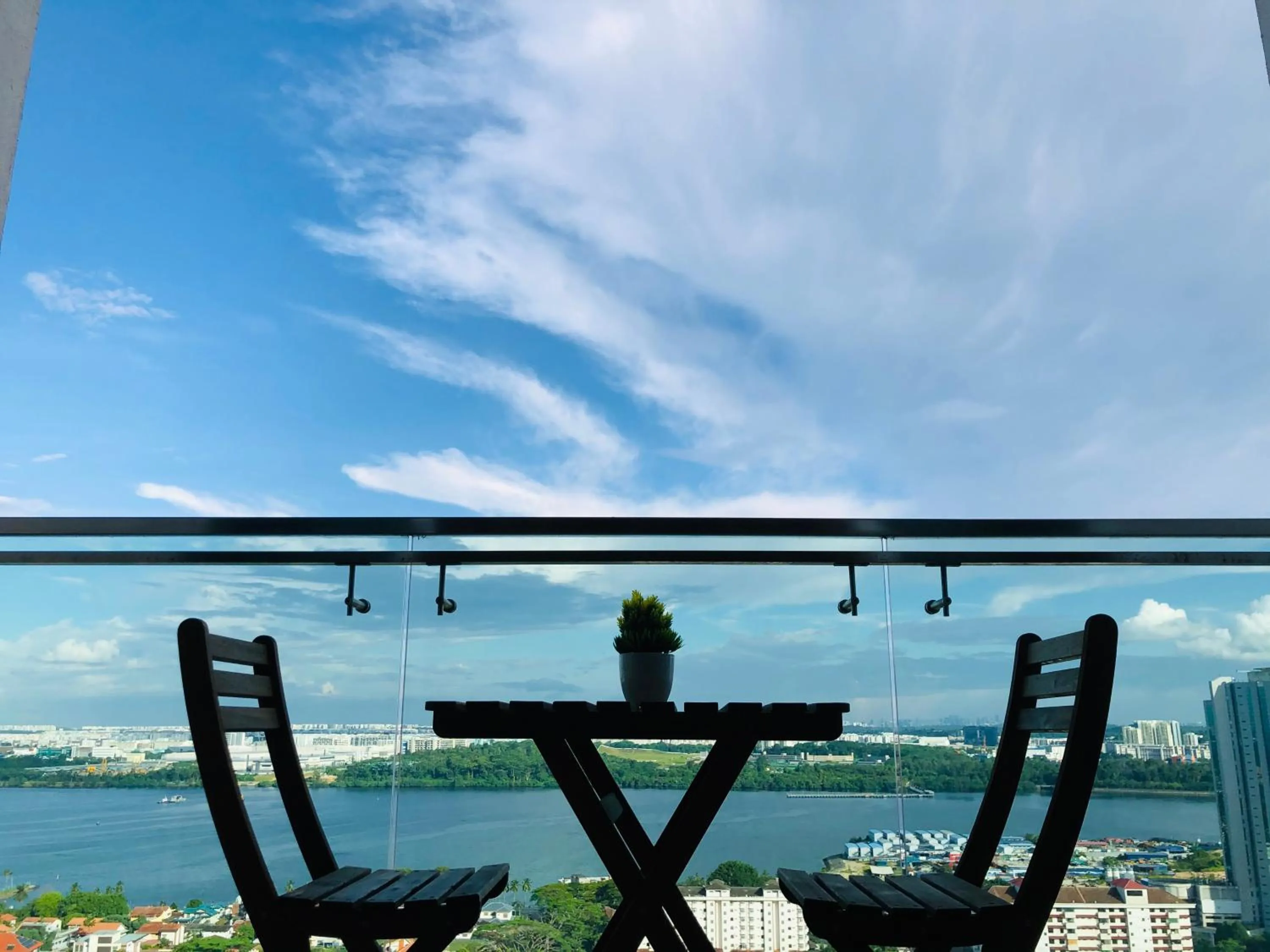 Balcony/Terrace in Paragon Suite Homestay by Antlerzone