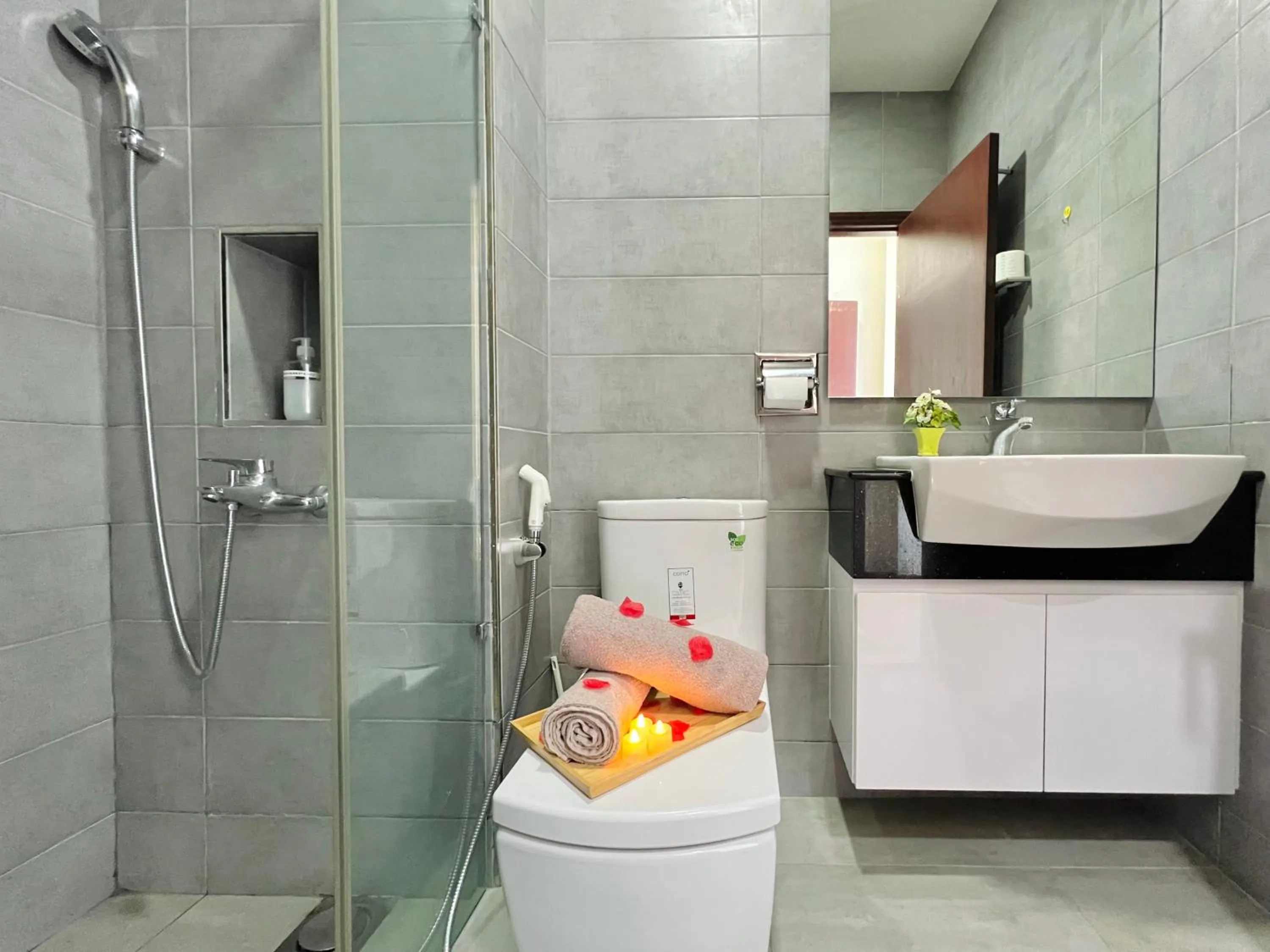 Bathroom in Paragon Suite Homestay by Antlerzone