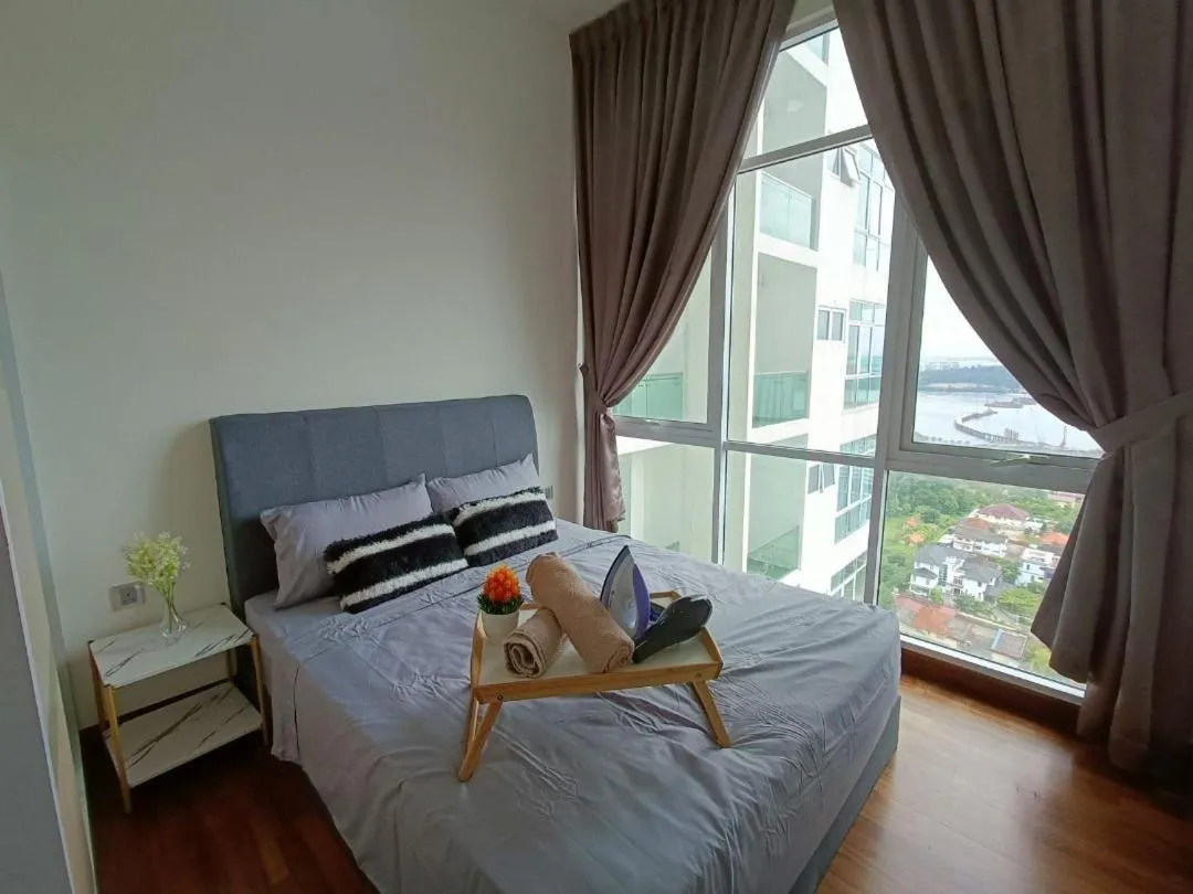 Bed in Paragon Suite Homestay by Antlerzone