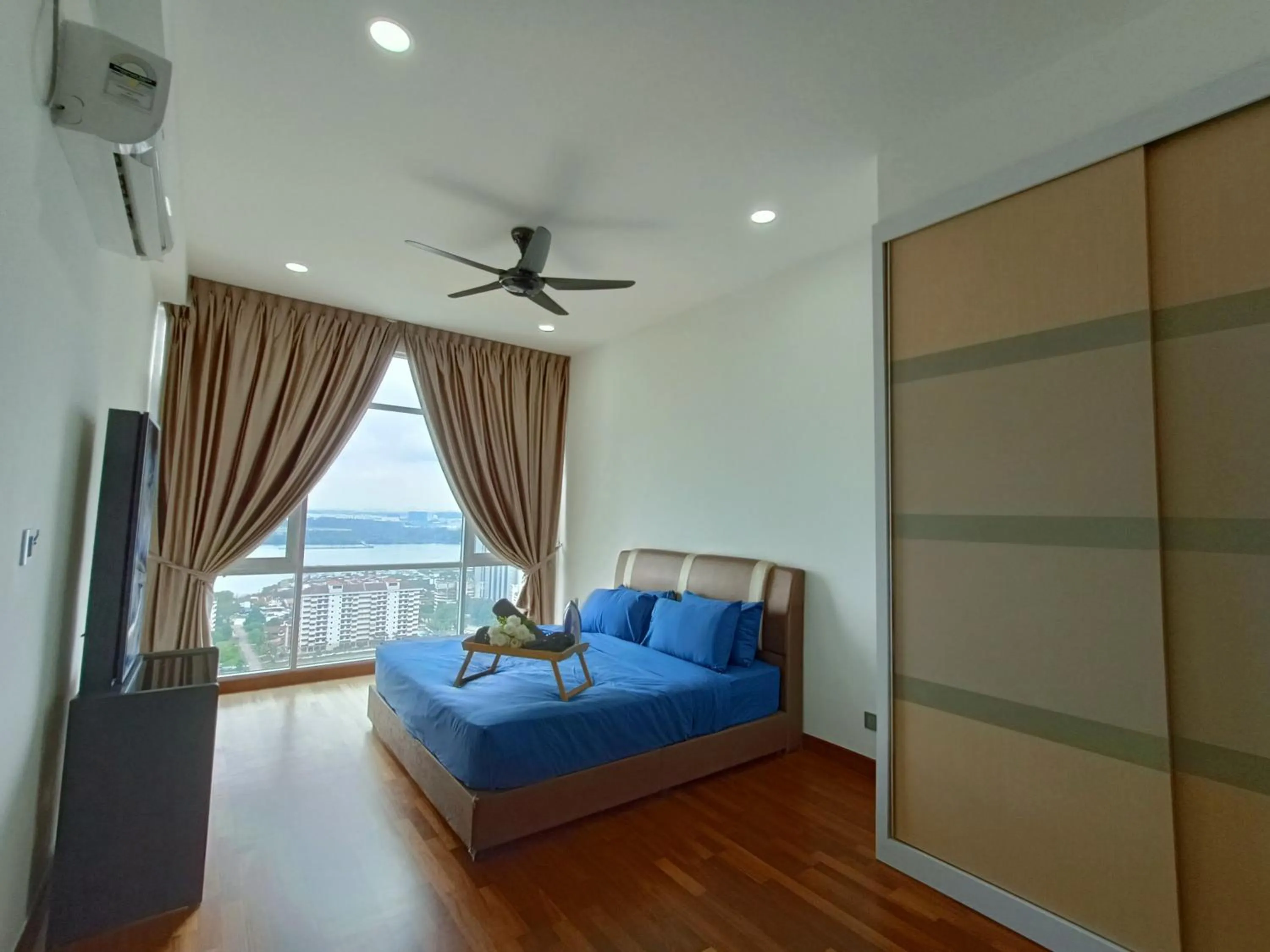 Bed in Paragon Suite Homestay by Antlerzone