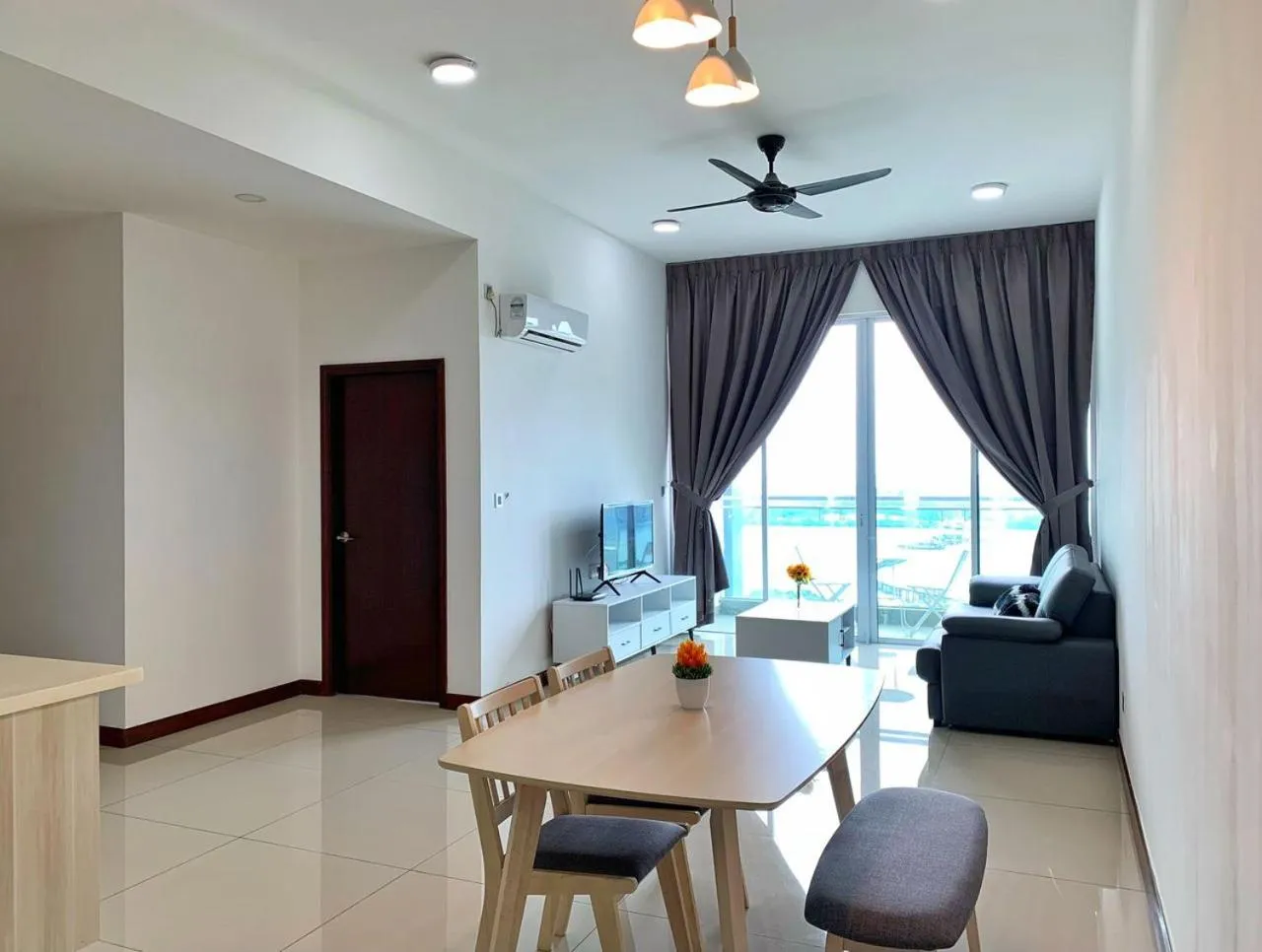 Living room in Paragon Suite Homestay by Antlerzone