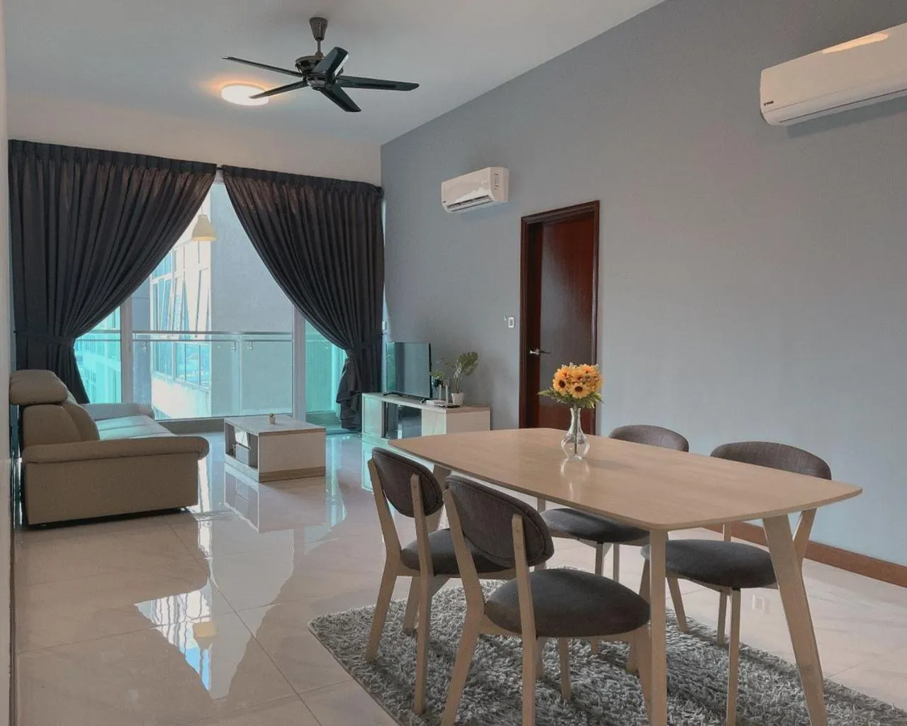 Dining area in Paragon Suite Homestay by Antlerzone