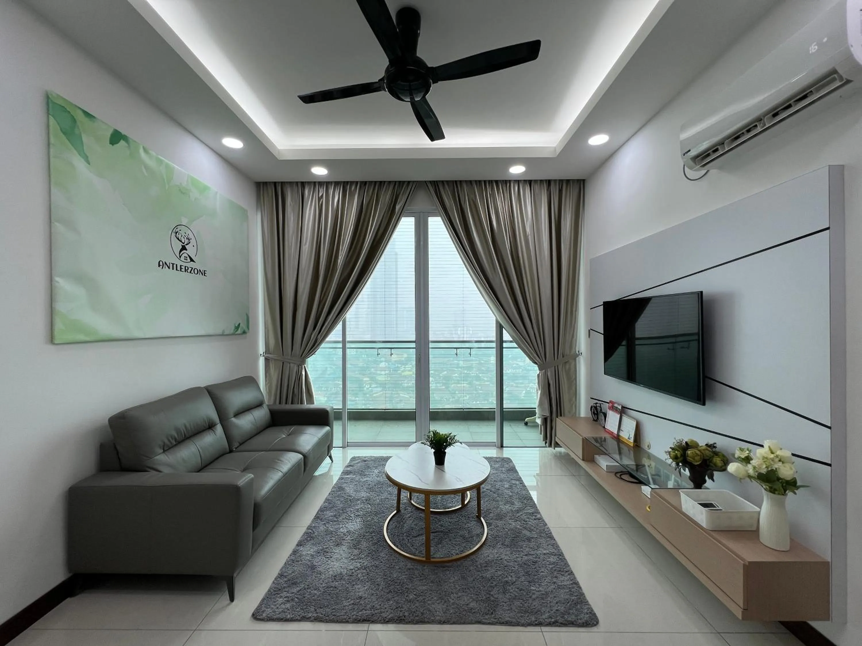 Living room in Paragon Suite Homestay by Antlerzone