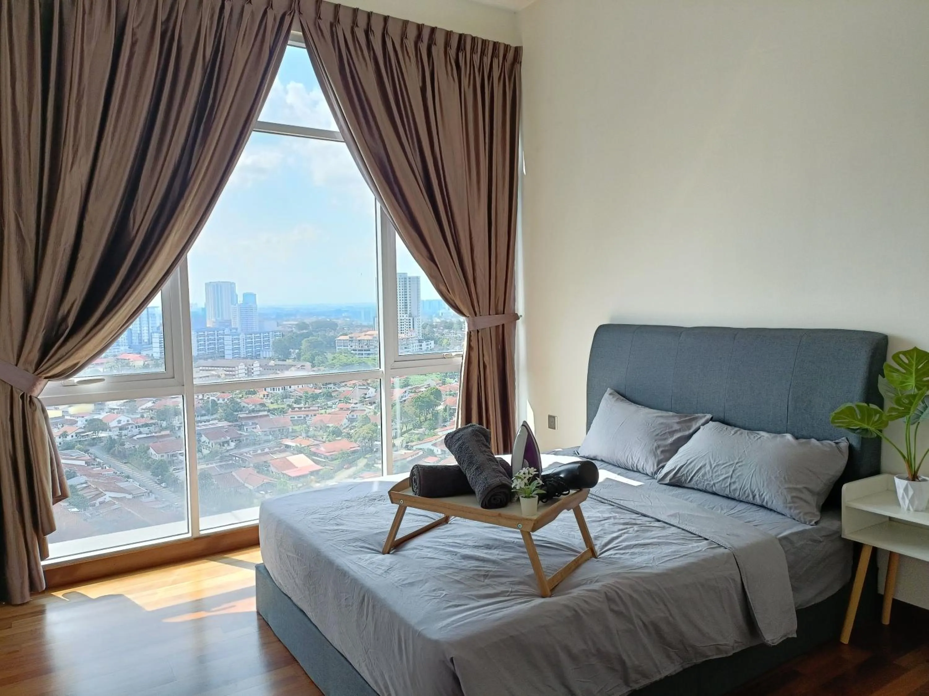 Bed in Paragon Suite Homestay by Antlerzone