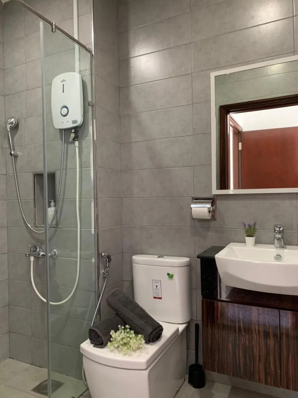 Bathroom in Paragon Suite Homestay by Antlerzone