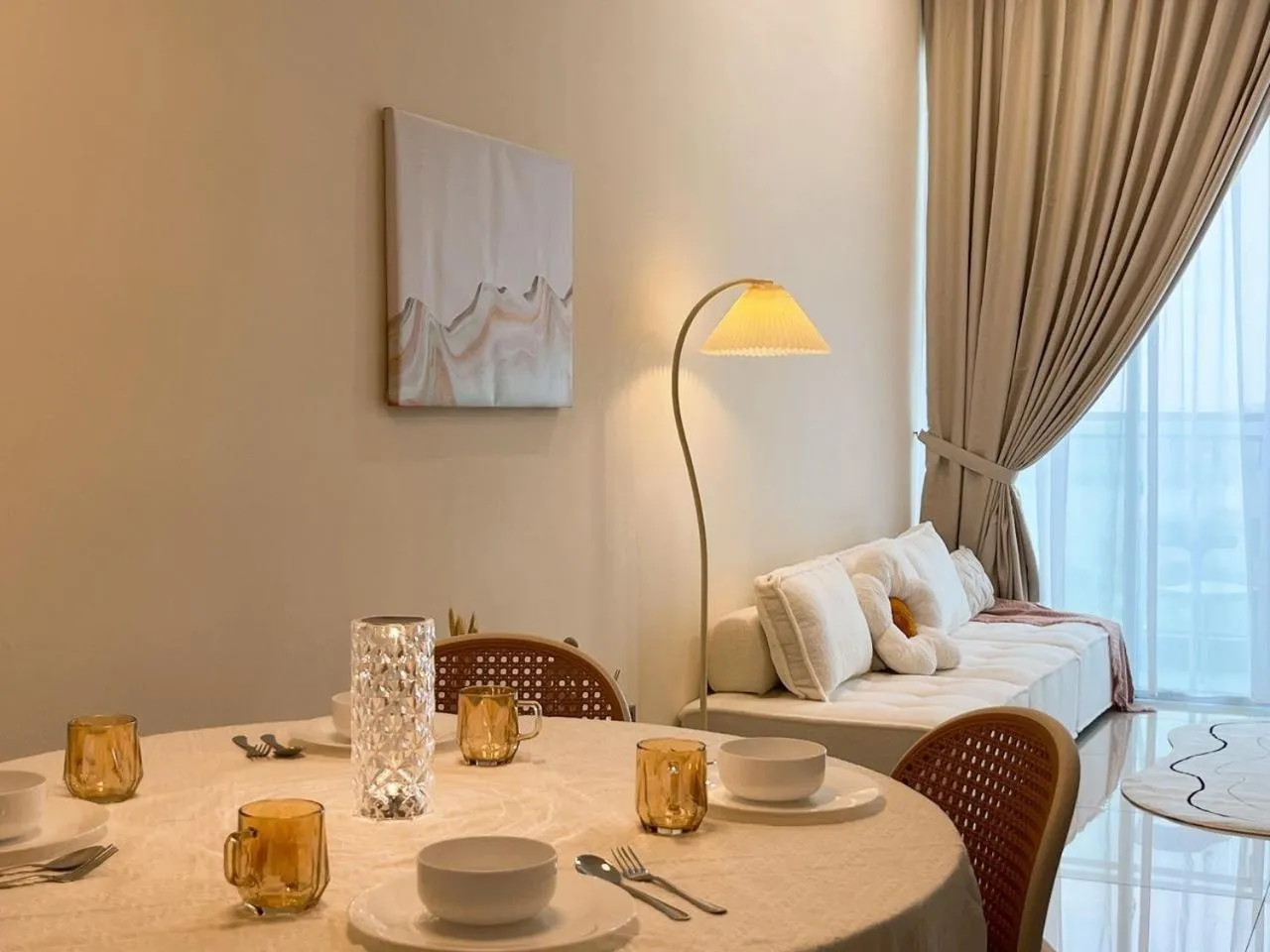 Dining area, Bed in Paragon Suite Homestay by Antlerzone