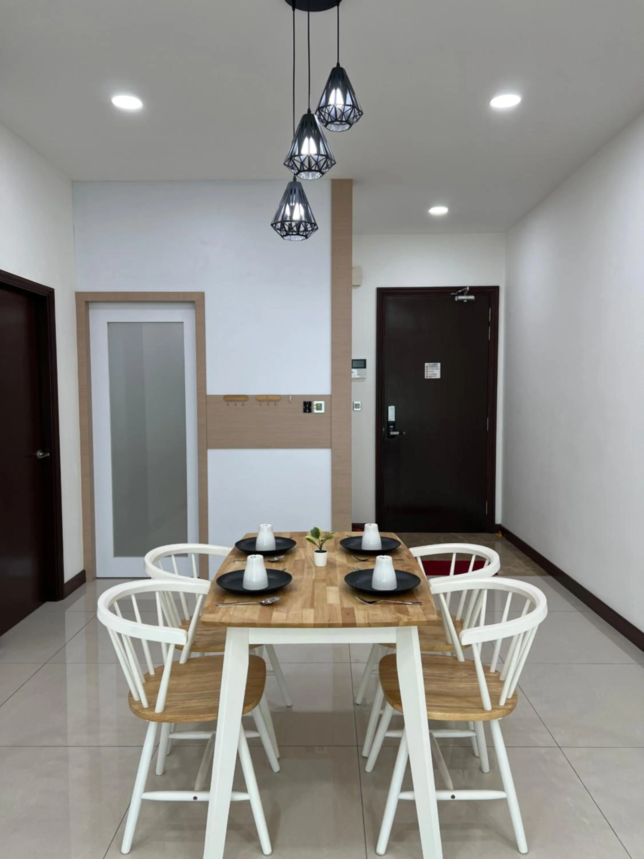Dining area in Paragon Suite Homestay by Antlerzone