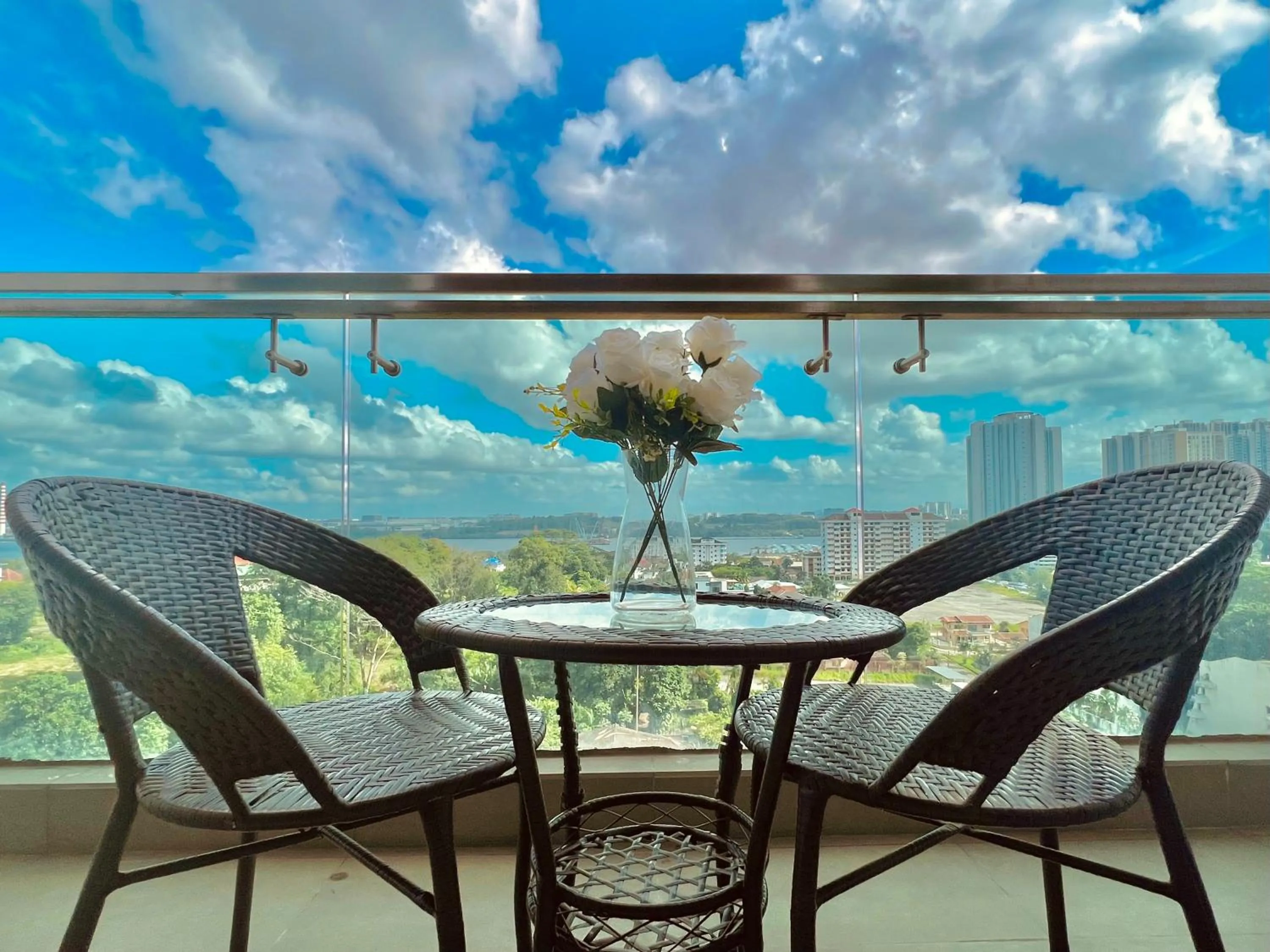 Balcony/Terrace in Paragon Suite Homestay by Antlerzone