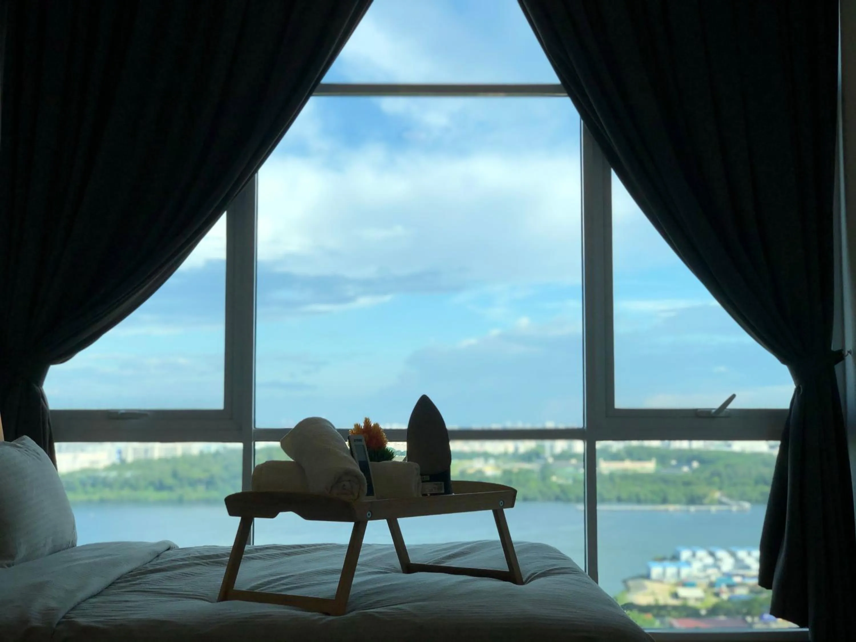 Bedroom in Paragon Suite Homestay by Antlerzone