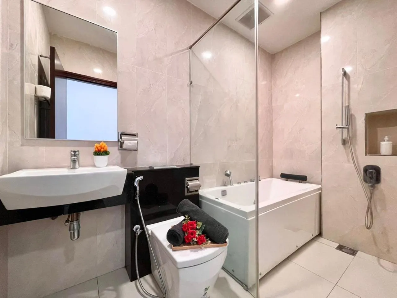Bathroom in Paragon Suite Homestay by Antlerzone