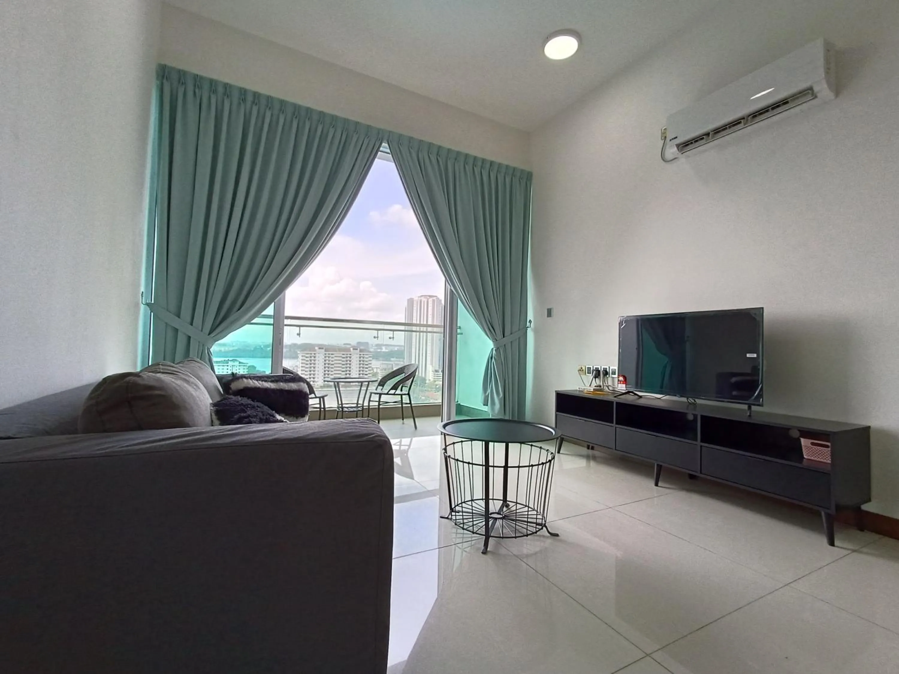 Living room in Paragon Suite Homestay by Antlerzone