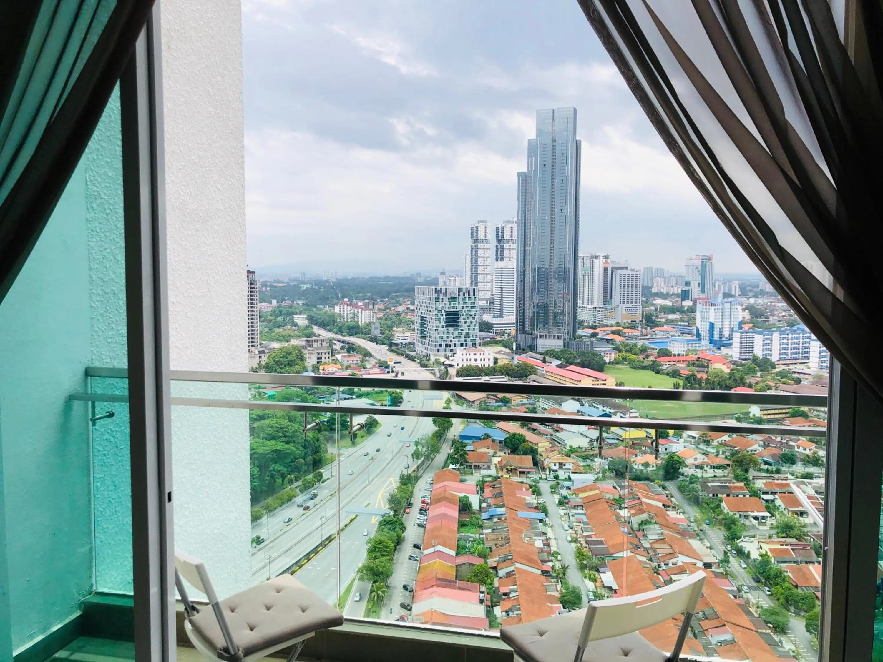 City view in Paragon Suite Homestay by Antlerzone