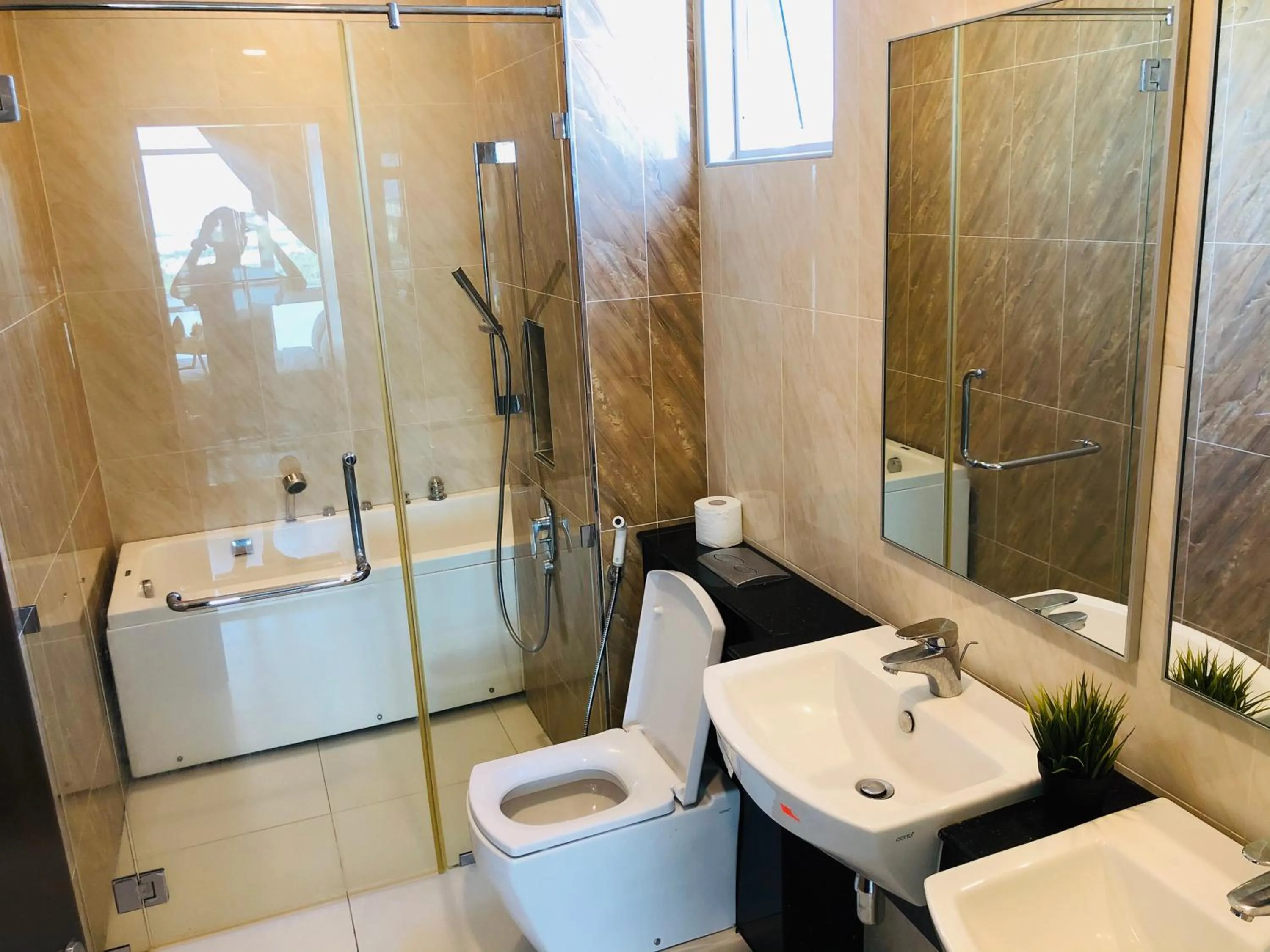 Bathroom in Paragon Suite Homestay by Antlerzone