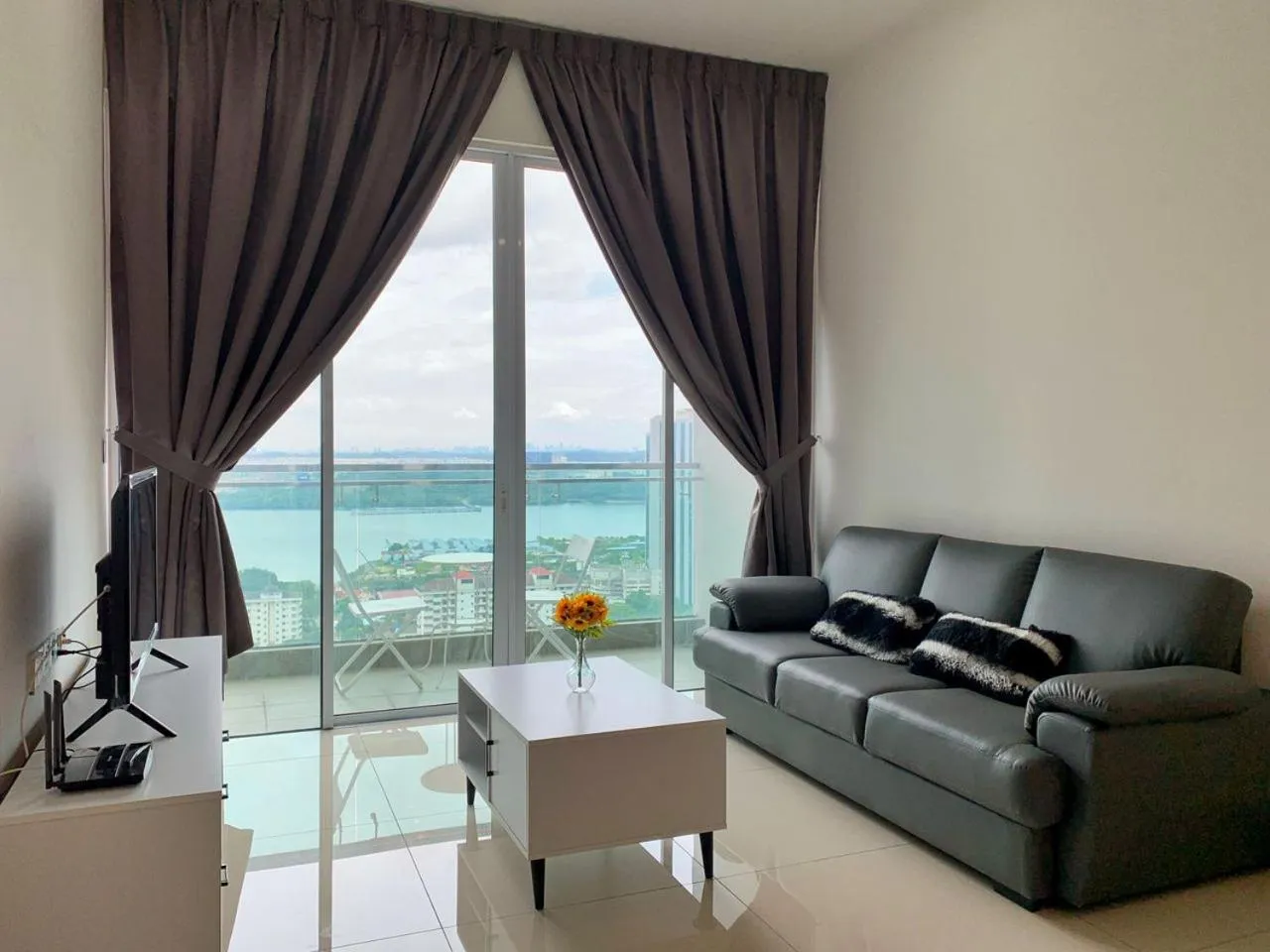 Living room in Paragon Suite Homestay by Antlerzone