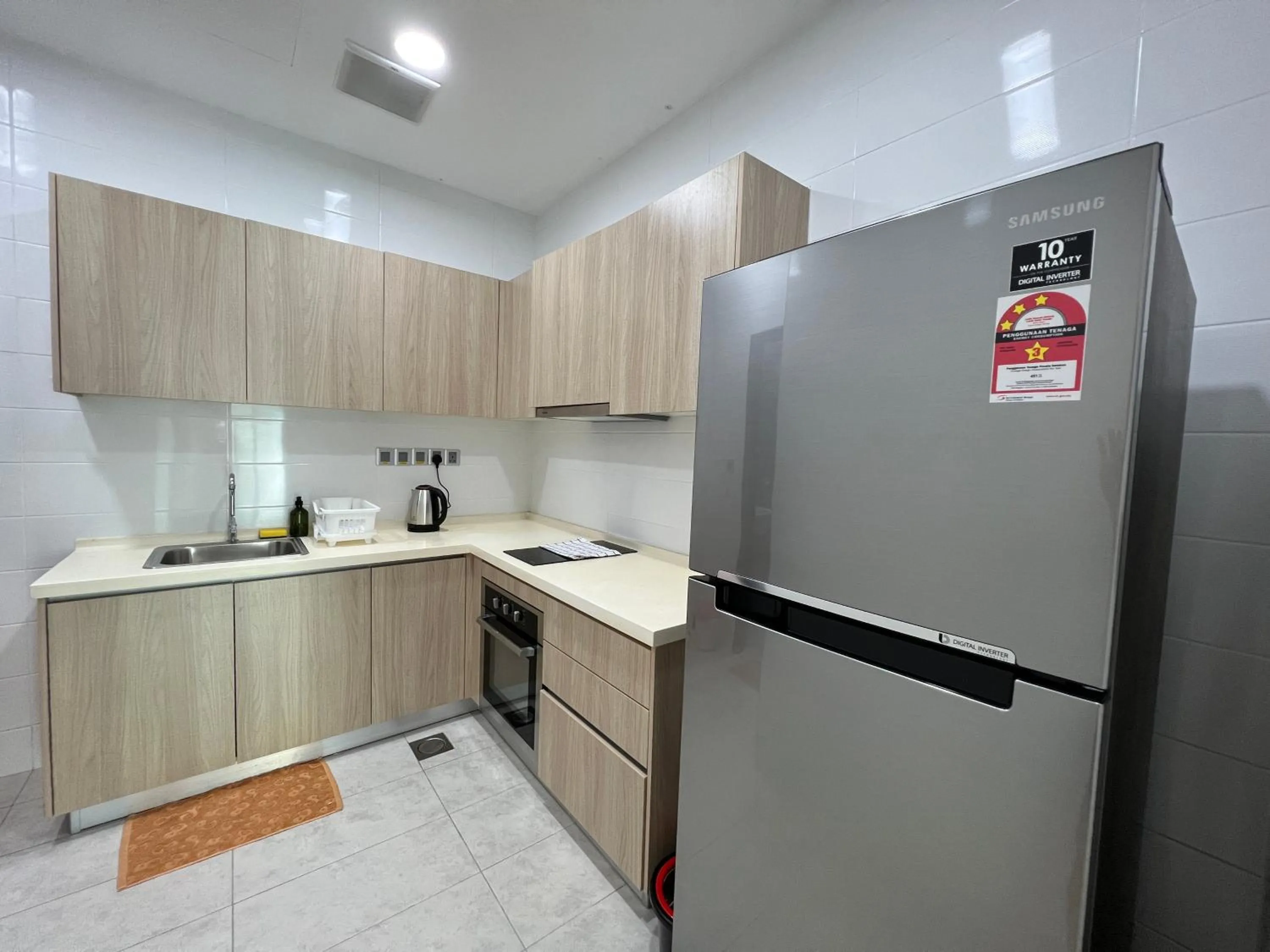 Kitchen or kitchenette in Paragon Suite Homestay by Antlerzone