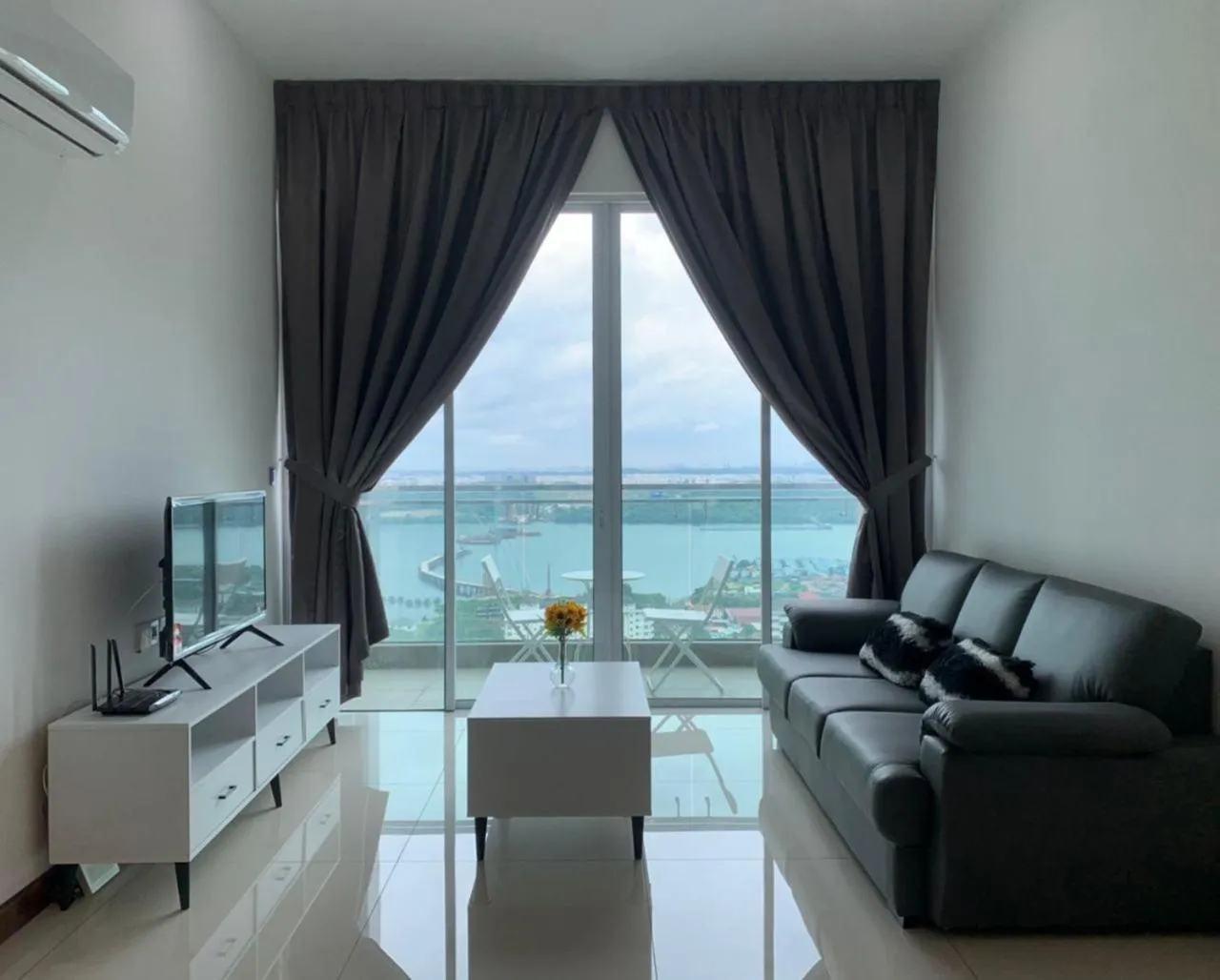 Living room in Paragon Suite Homestay by Antlerzone