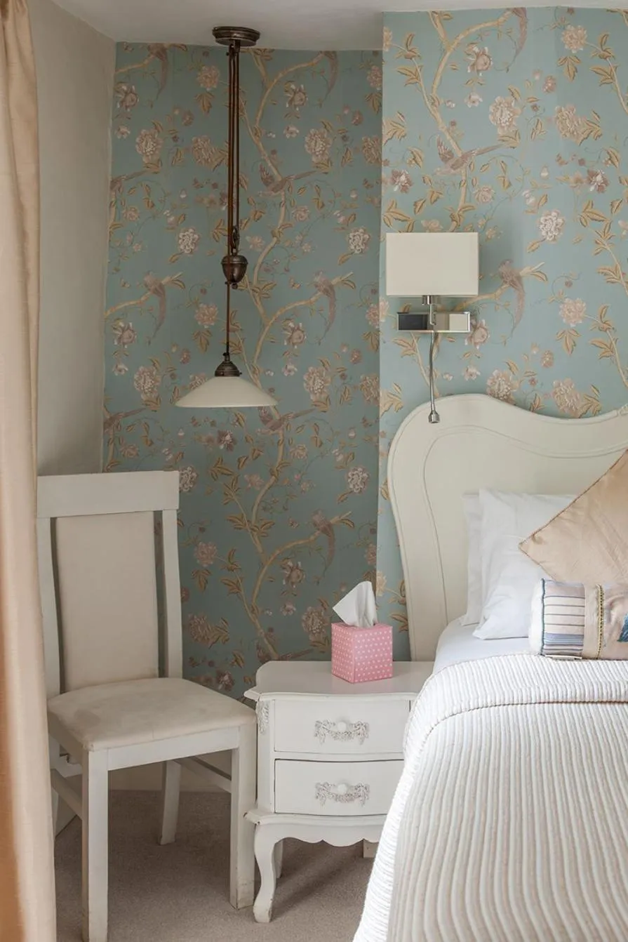 Bed in The Wychwood Inn