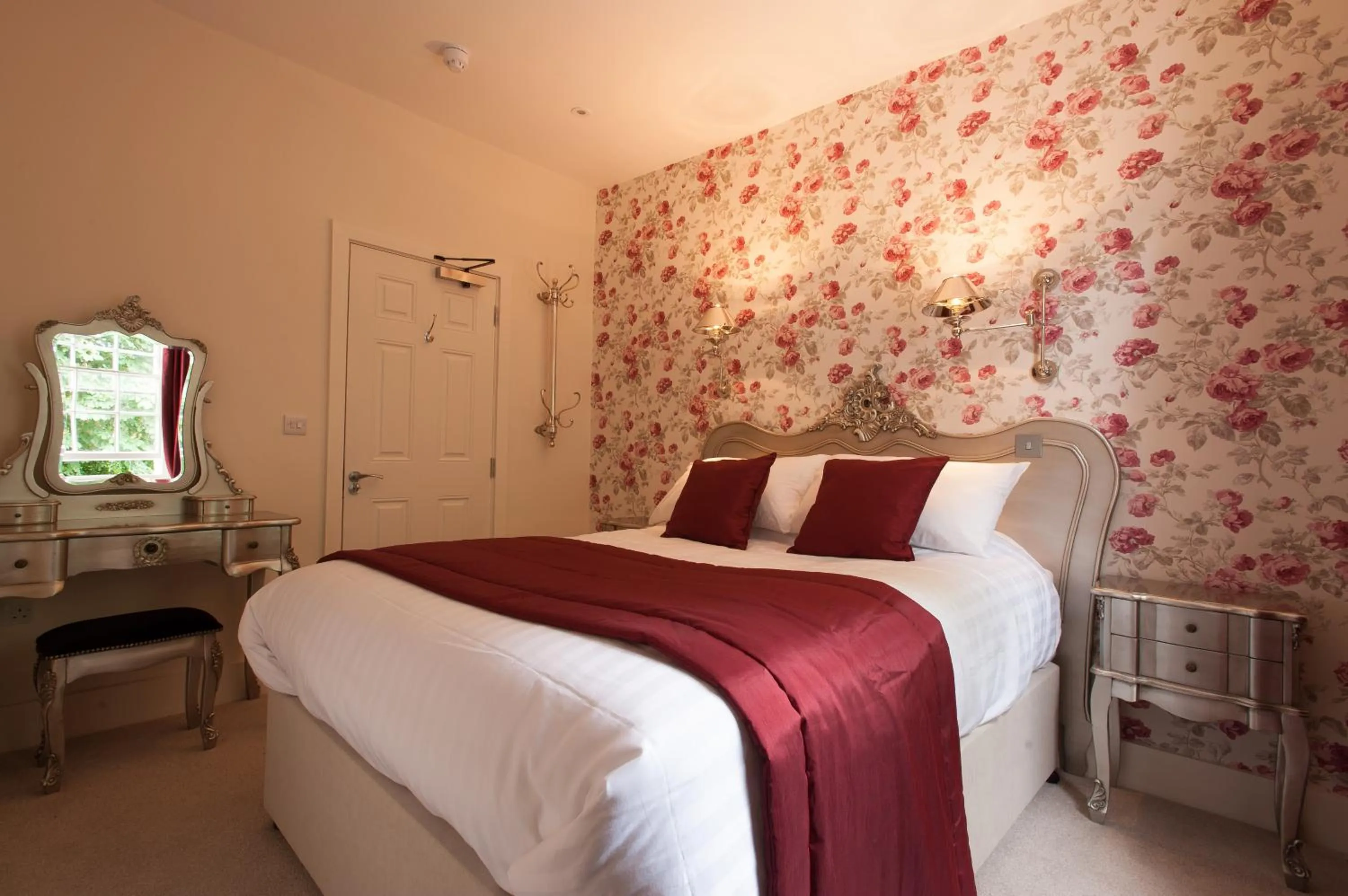 Bed in The Wychwood Inn