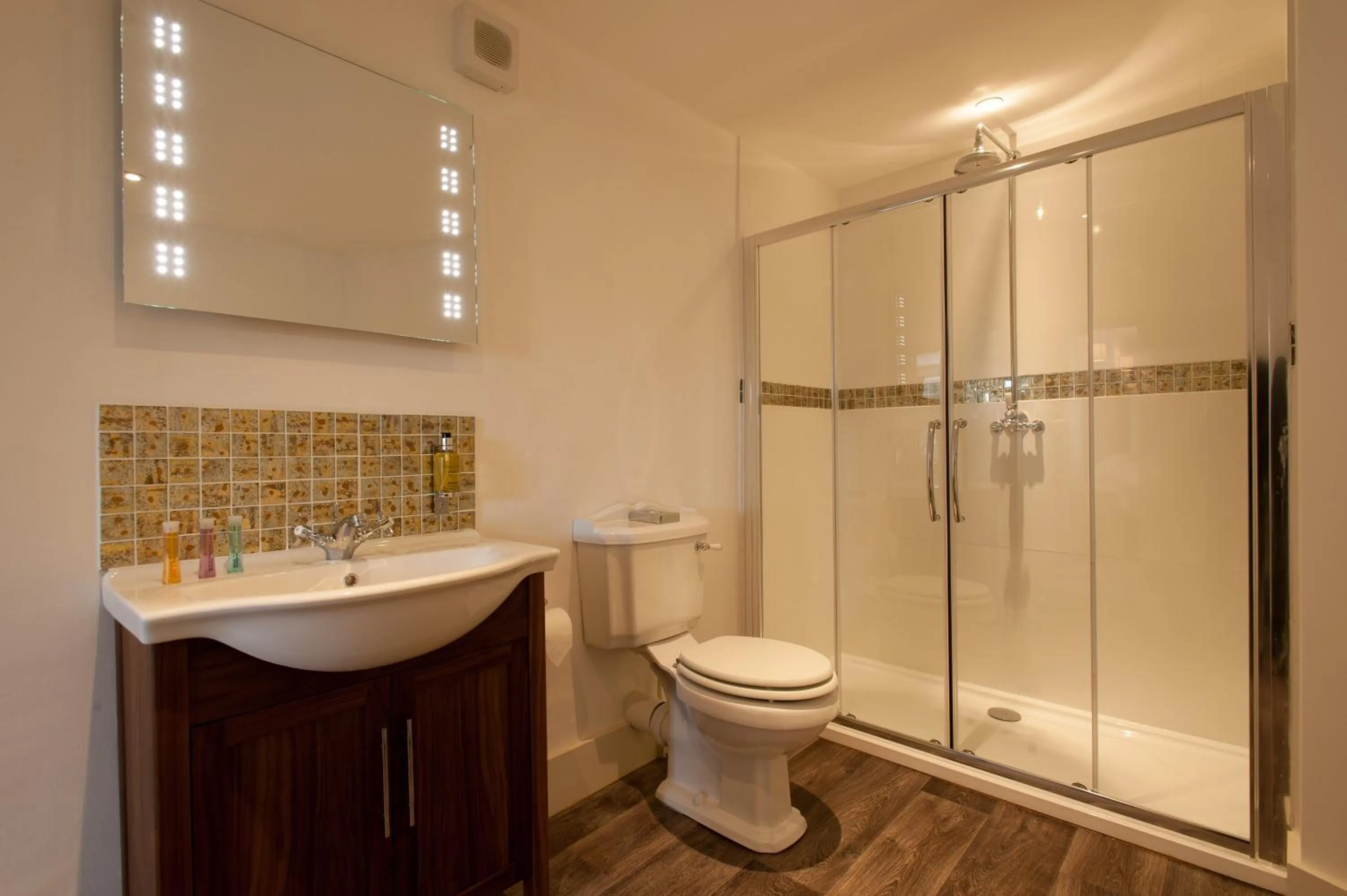 Bathroom in The Wychwood Inn