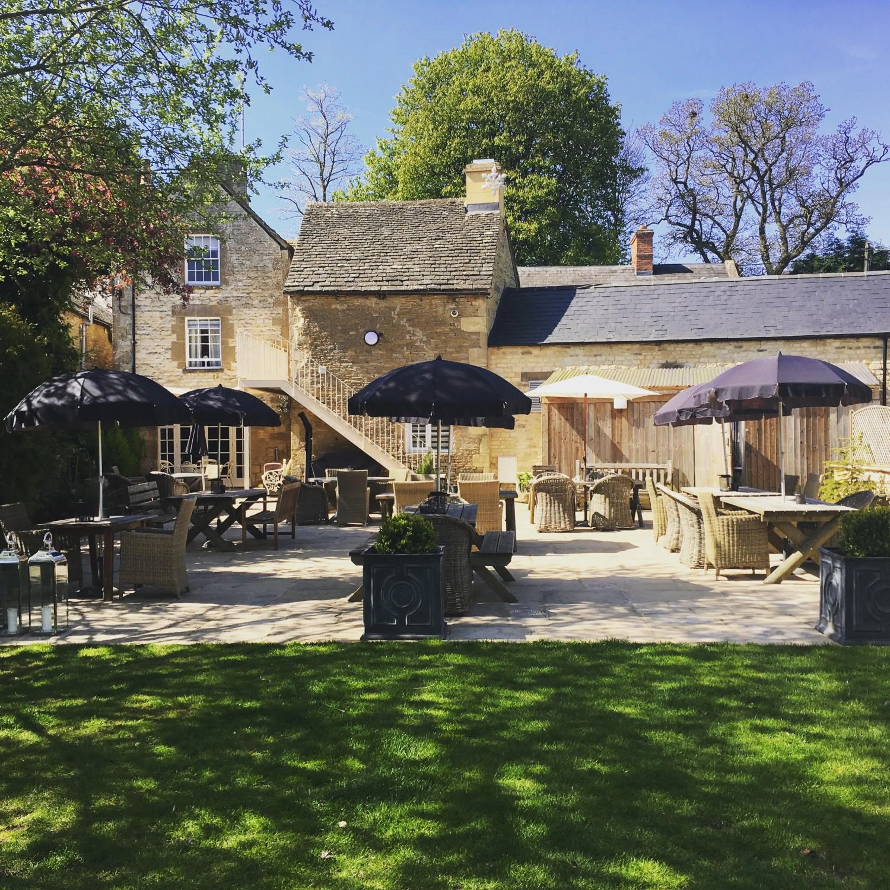 Garden view in The Wychwood Inn