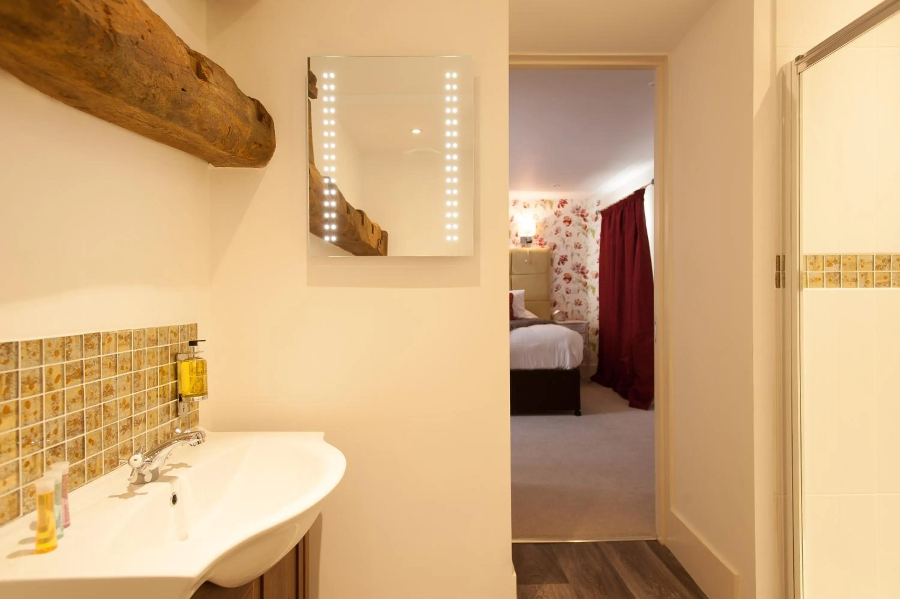 Toilet in The Wychwood Inn