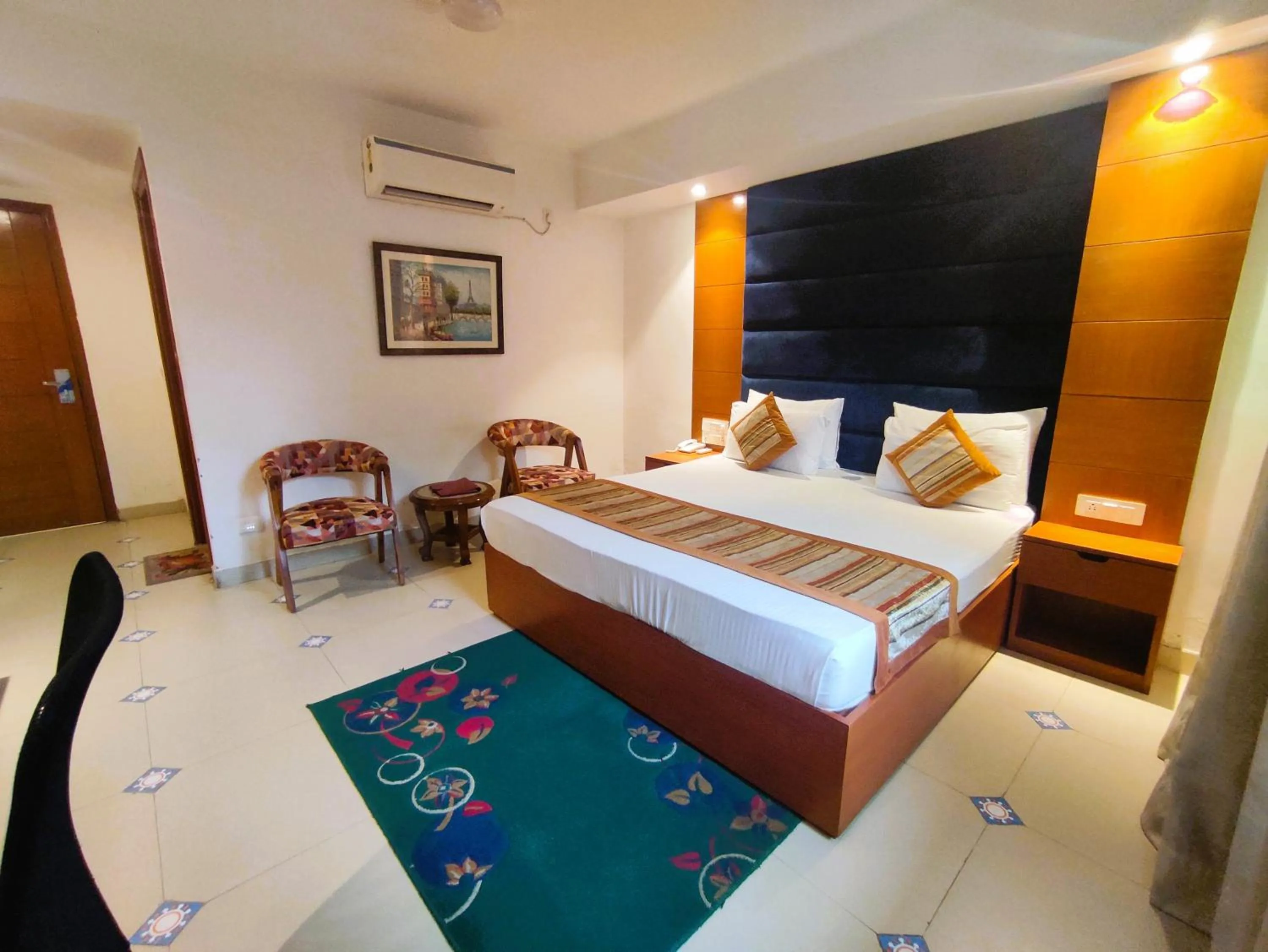 Photo of the whole room, Bed in The Angel Hotel & Suites near Medanta