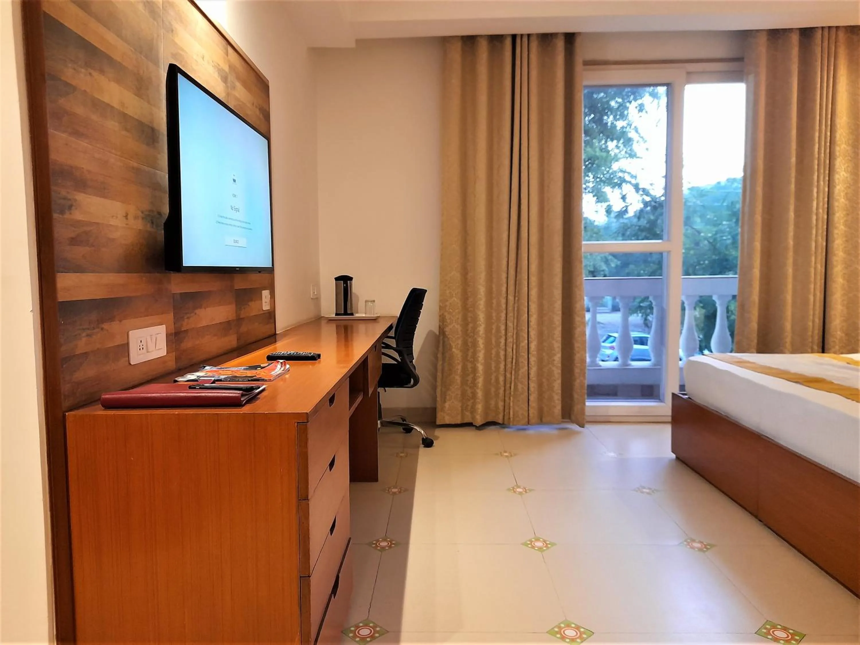 TV and multimedia, Bed in The Angel Hotel & Suites near Medanta
