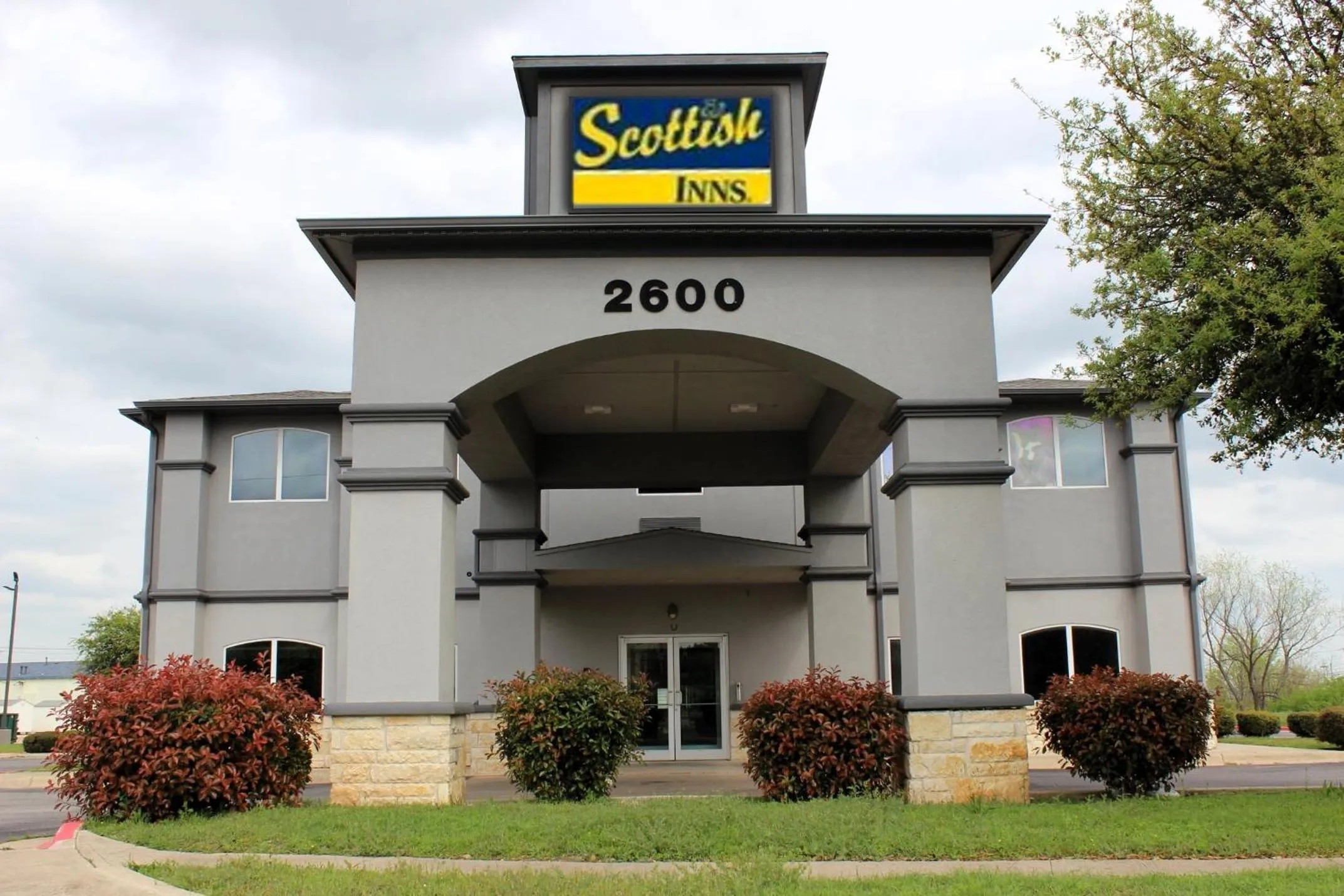 Property building in Scottish Inns Killeen near Fort Cavazos