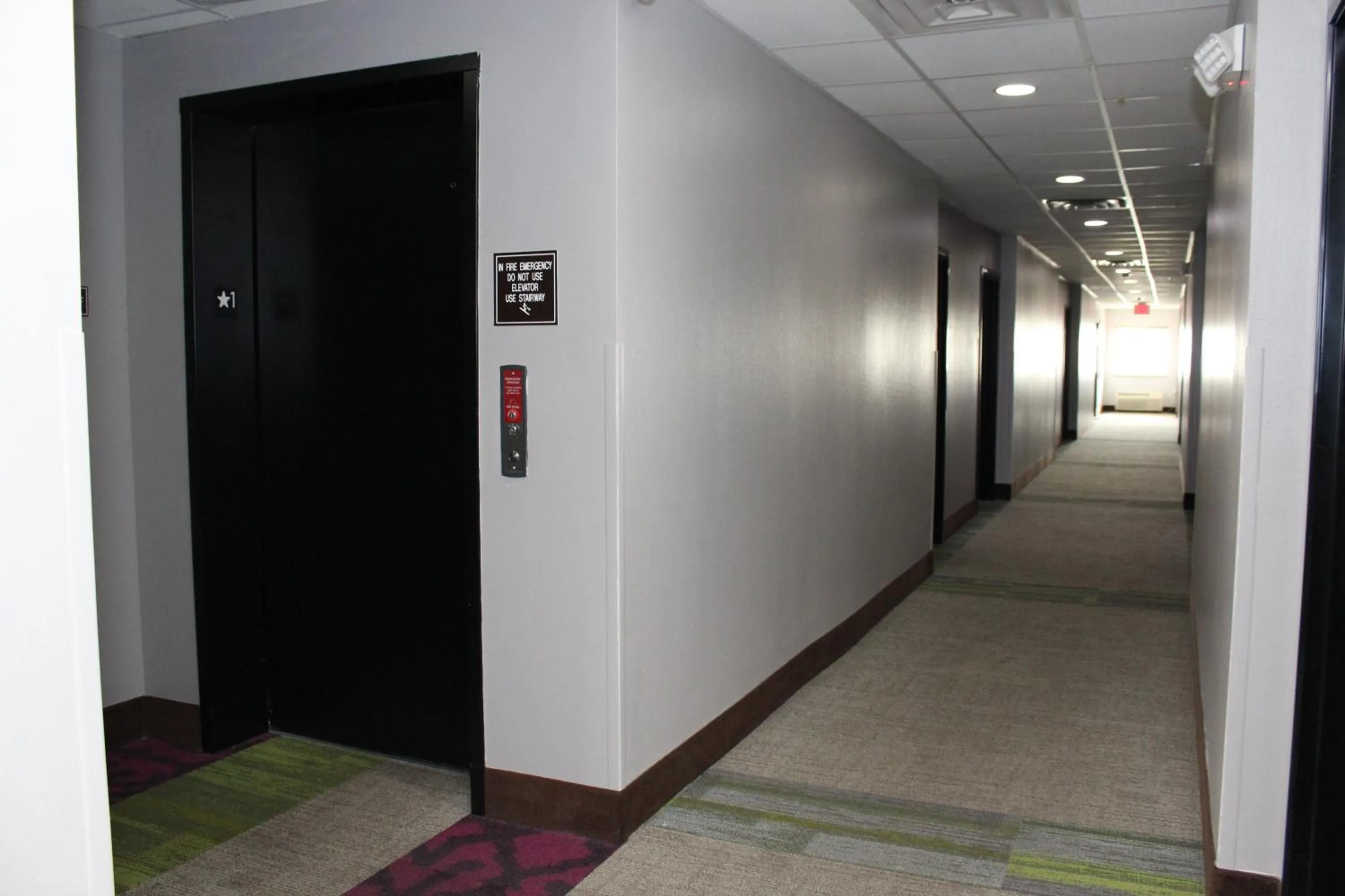 elevator in Scottish Inns Killeen near Fort Cavazos