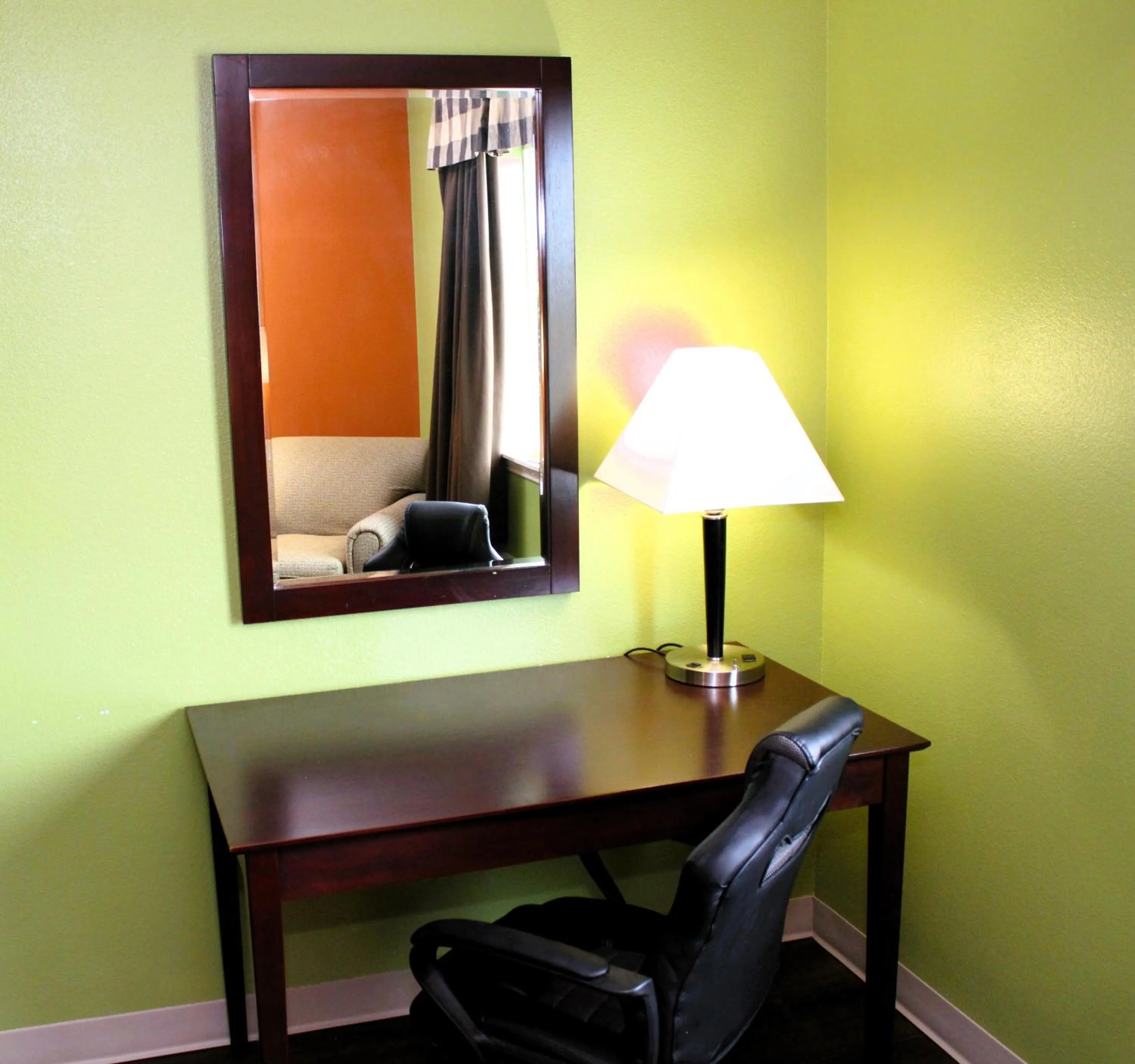 Seating area in Scottish Inns Killeen near Fort Cavazos