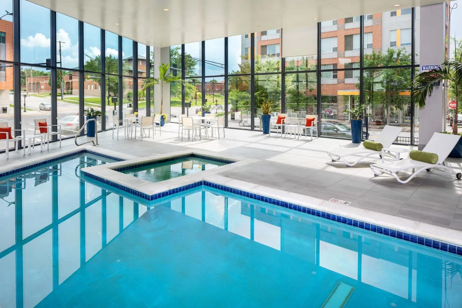 Swimming pool in Kent State University Hotel and Conference Center