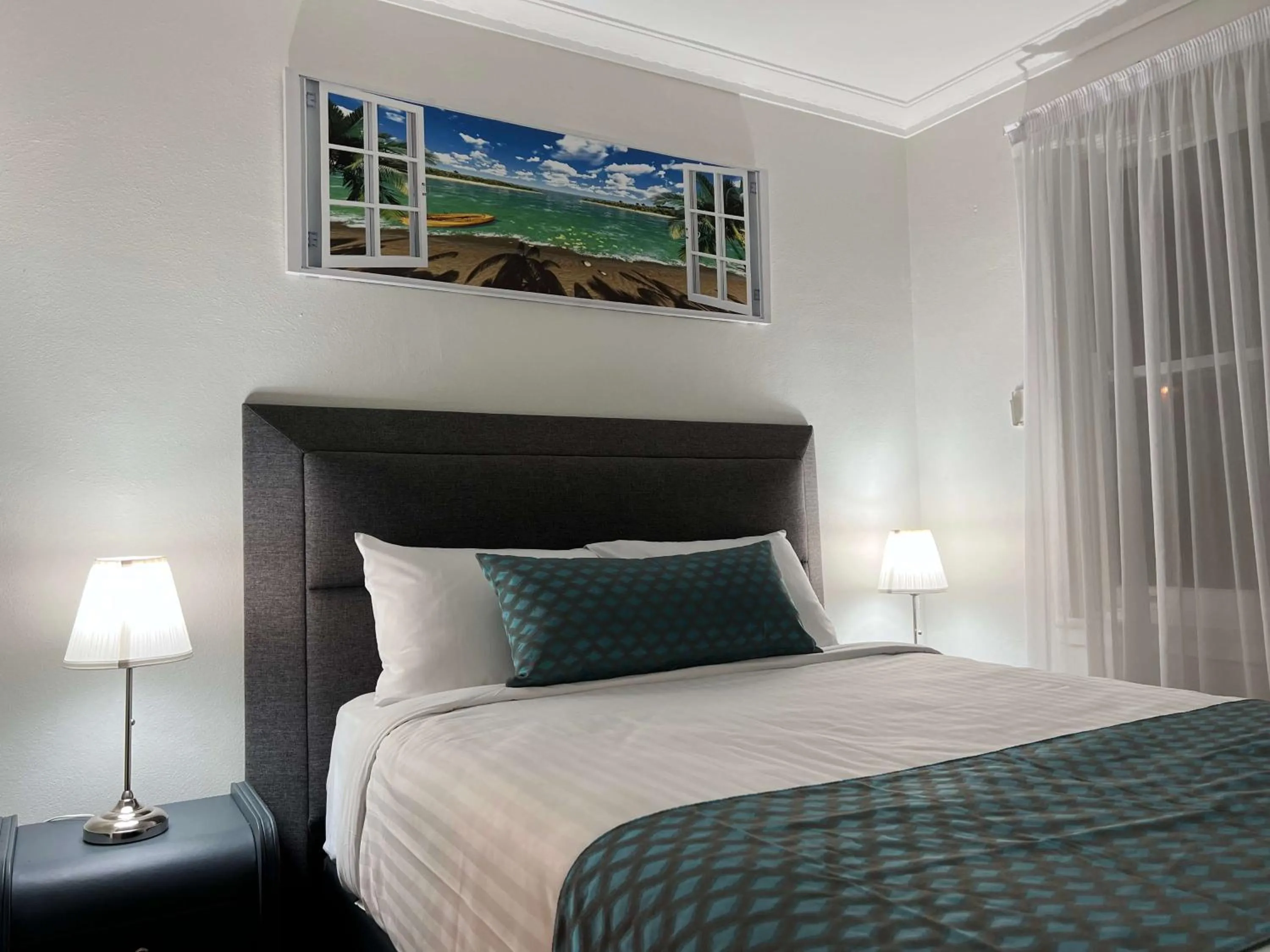 Bedroom, Bed in Hamilton's Queanbeyan Motel