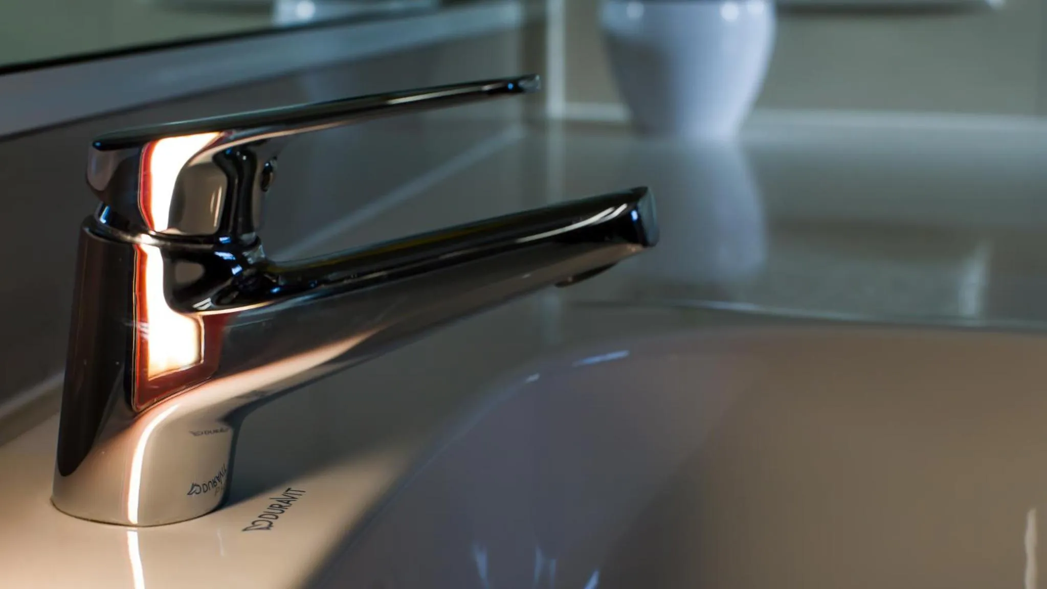 Bathroom in Hamilton's Queanbeyan Motel