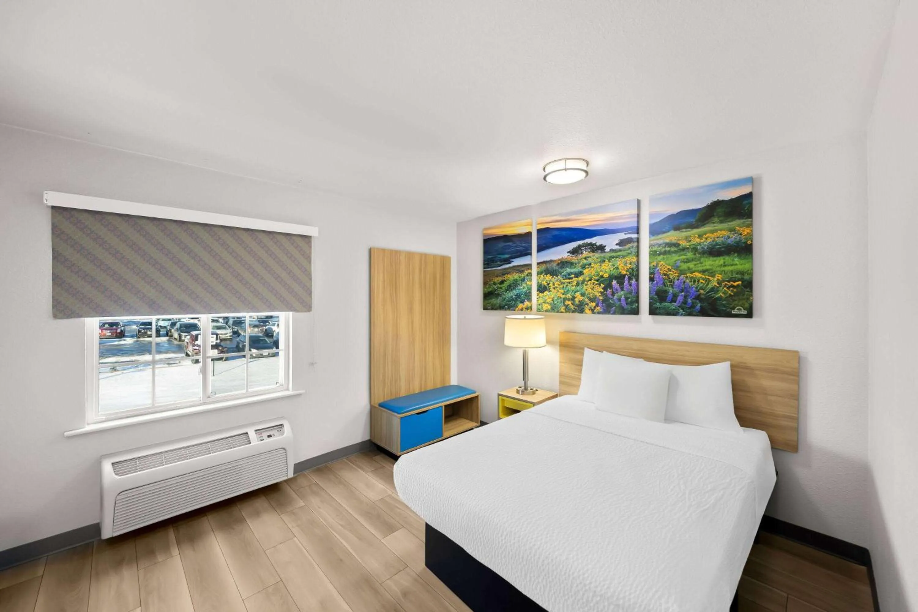 Bed in Days Inn & Suites by Wyndham Rochester South